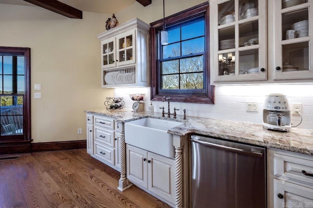 6916 Westridge Road Property Photo 10