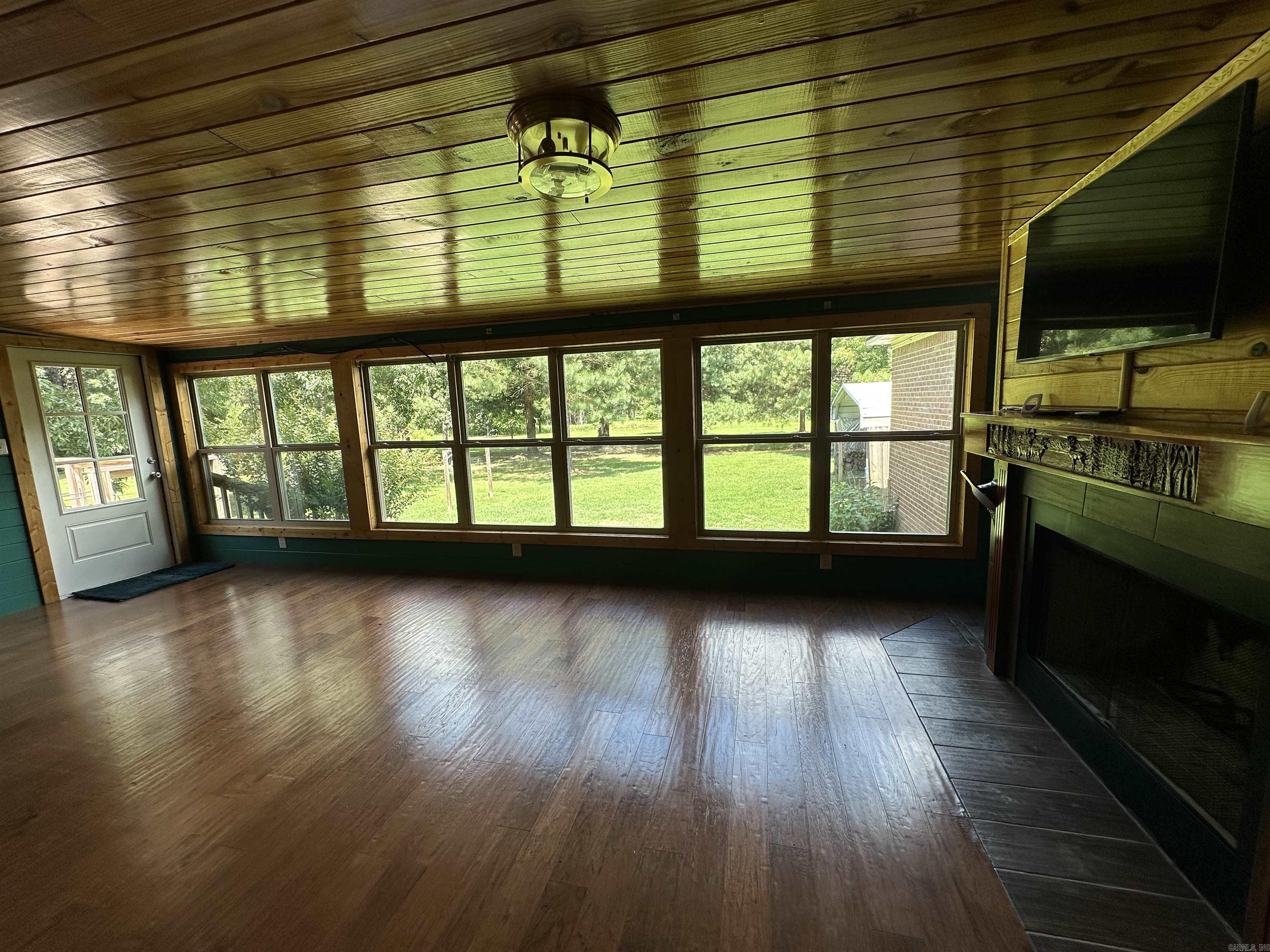 187 E Enders Road Property Photo 14