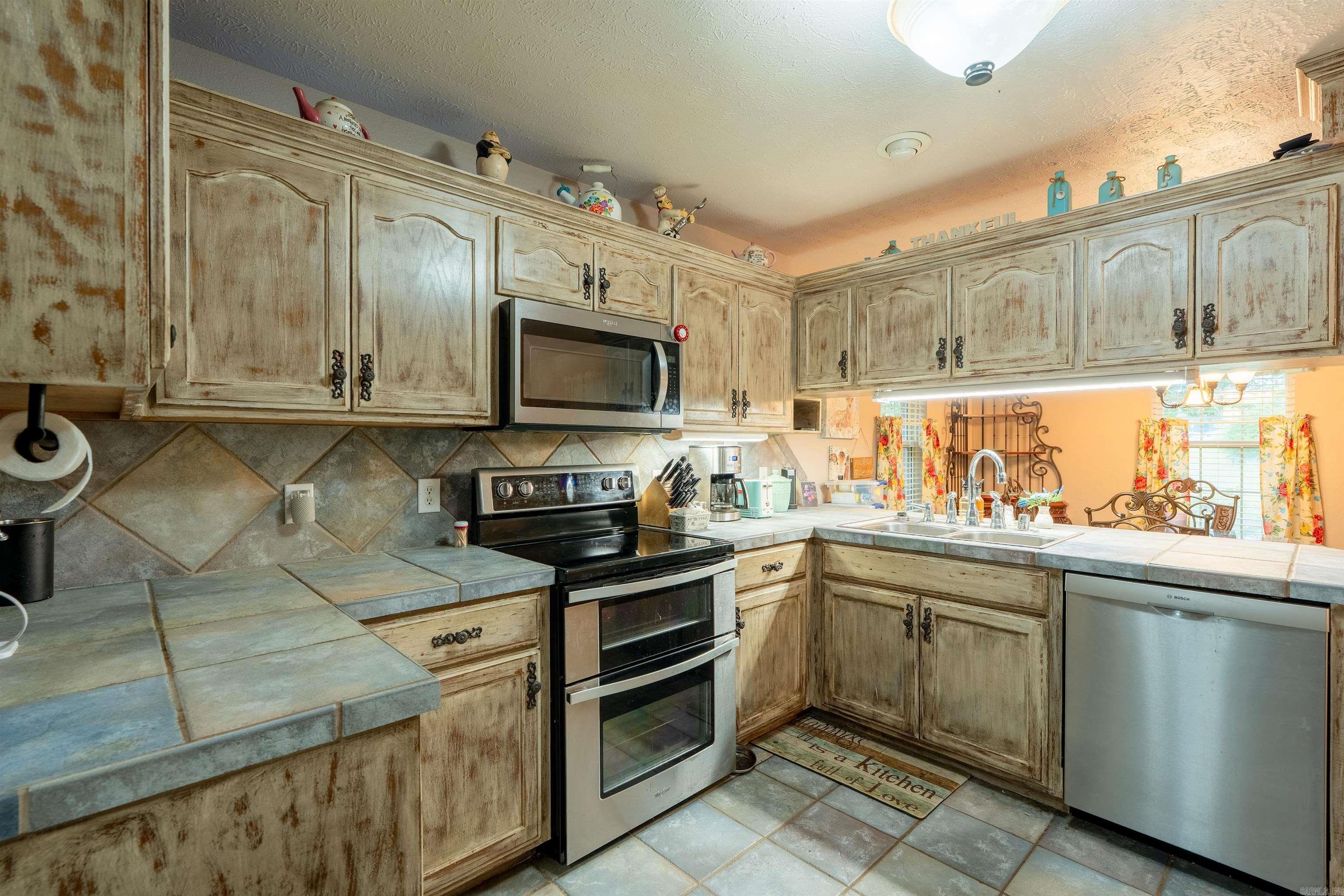 187 E Enders Road Property Photo 17