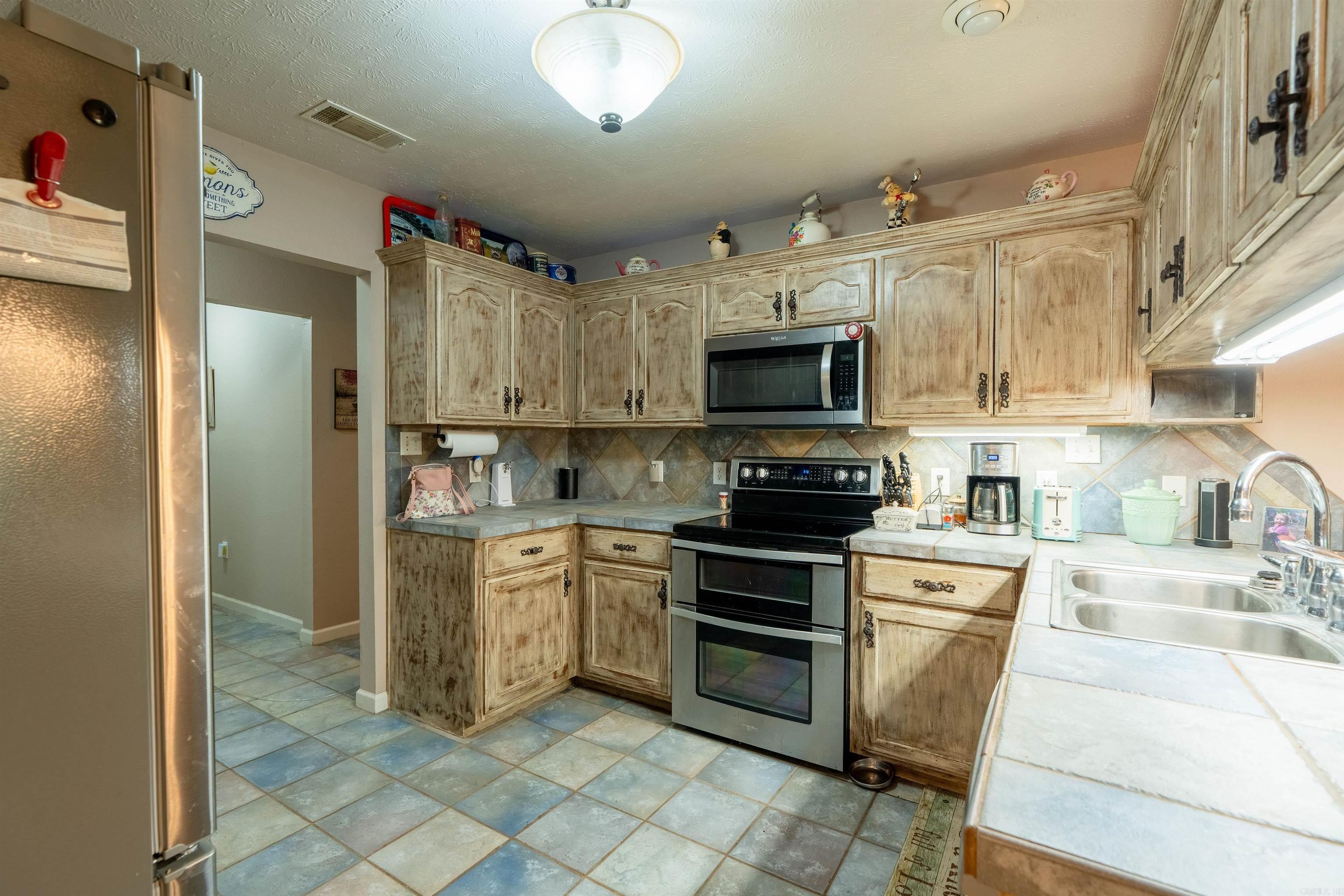 187 E Enders Road Property Photo 19