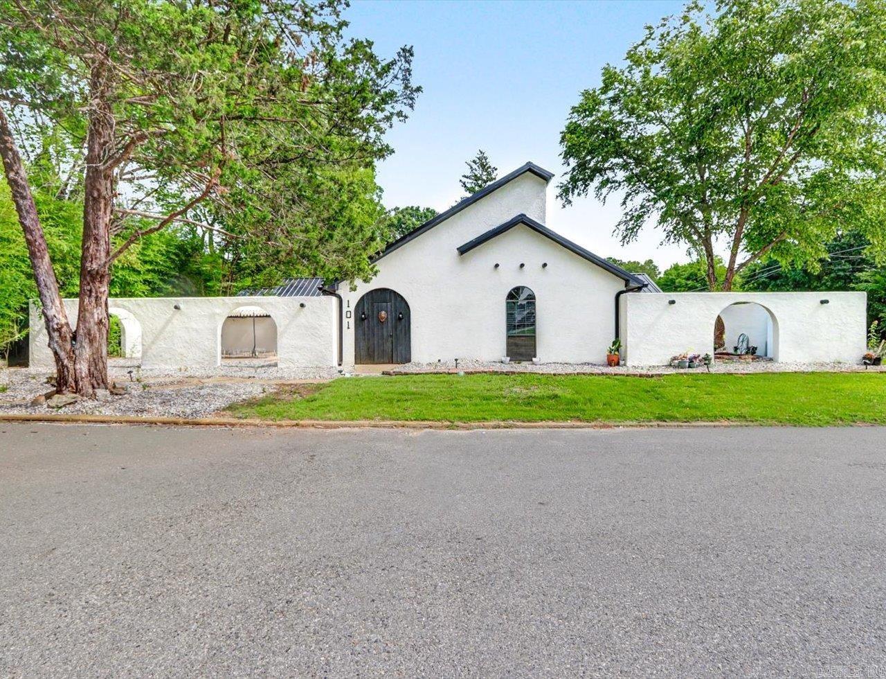 101 Cedarwood Property Photo 2