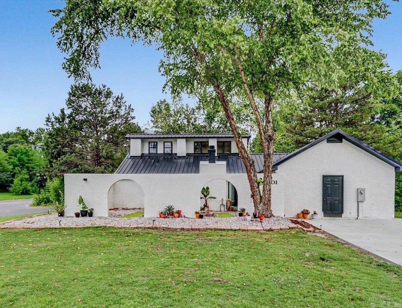 101 Cedarwood Property Photo 3