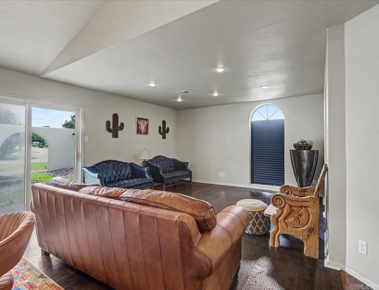 101 Cedarwood Property Photo 16
