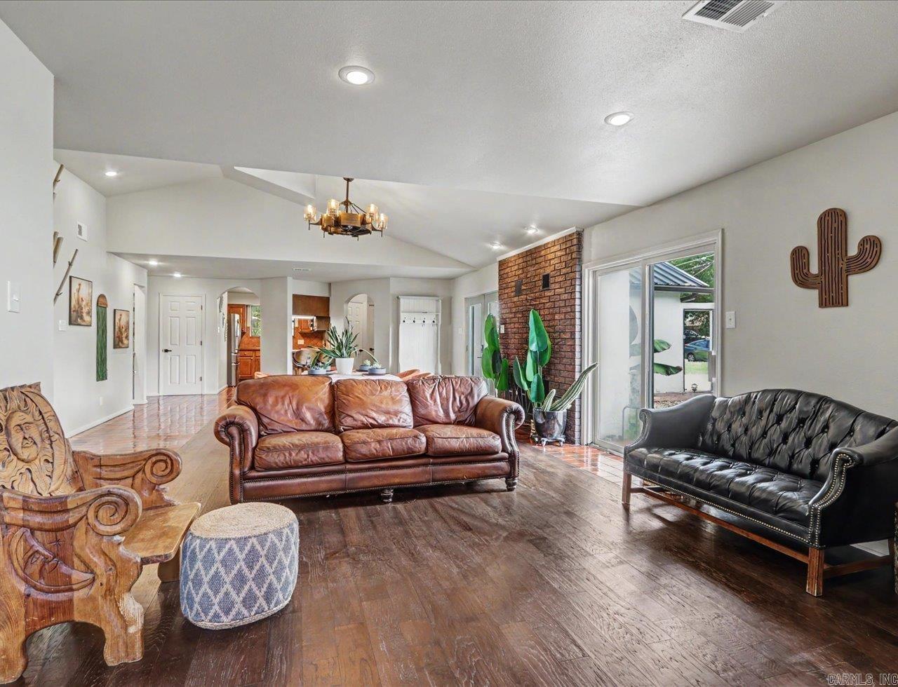 101 Cedarwood Property Photo 18