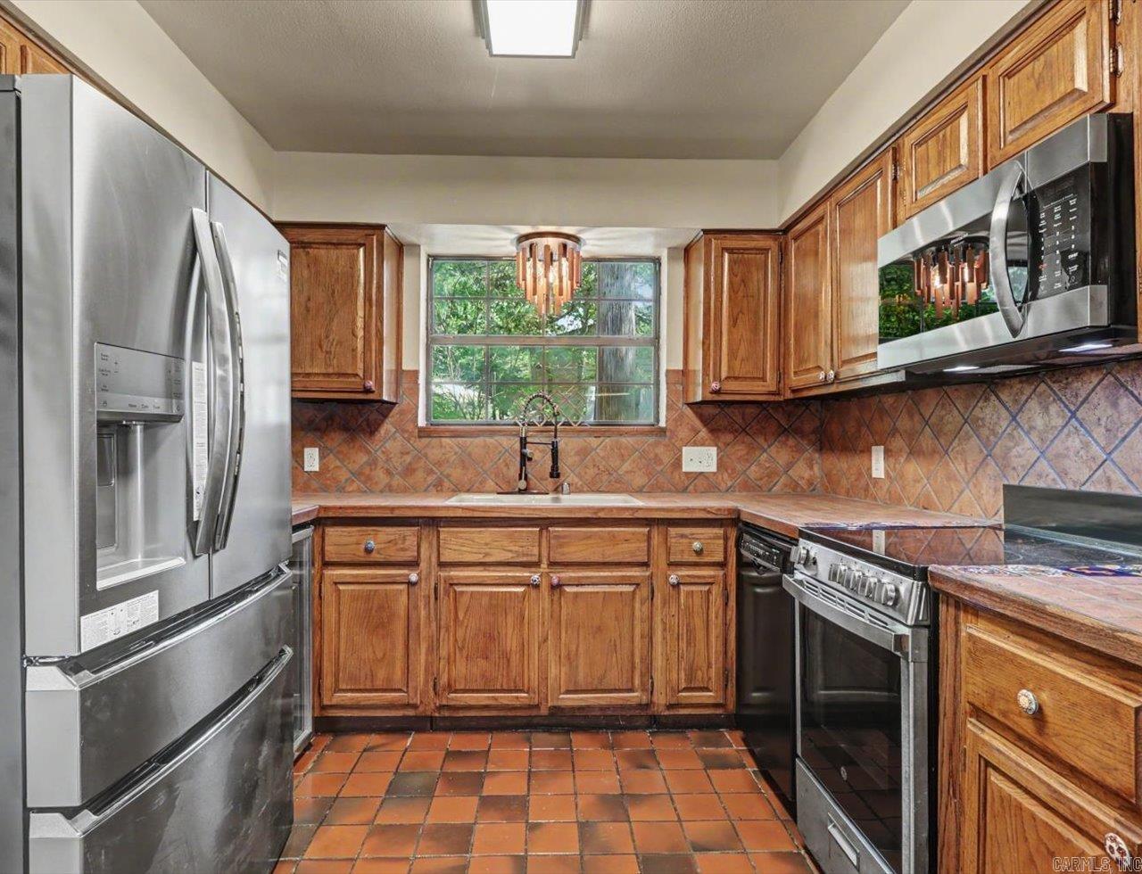 101 Cedarwood Property Photo 23
