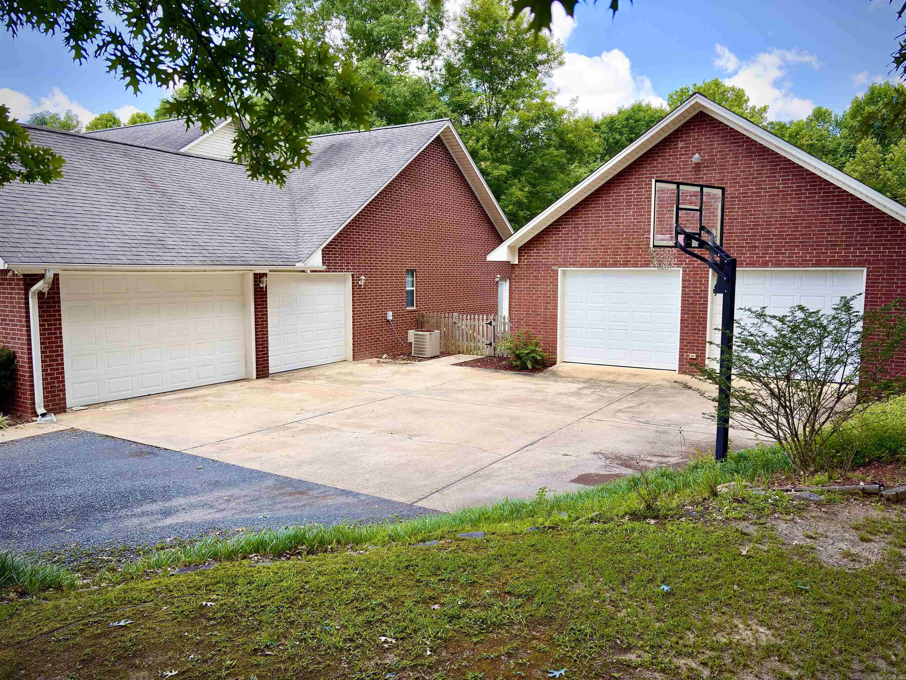 104 Rhonda Drive Property Photo 2