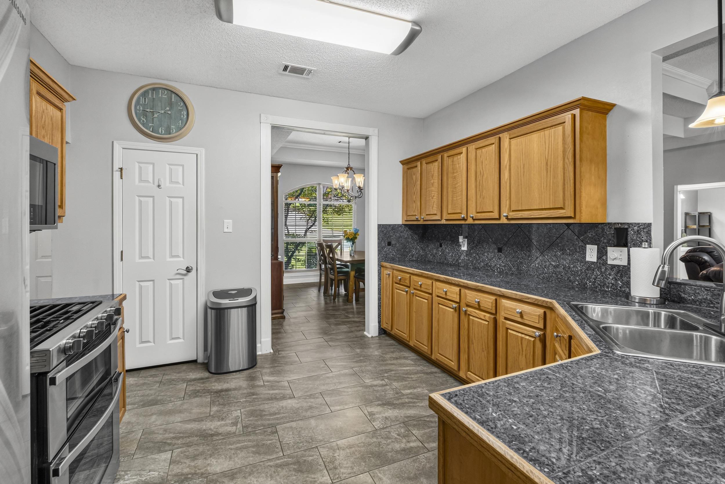 7365 W Ridge Circle Property Photo 13