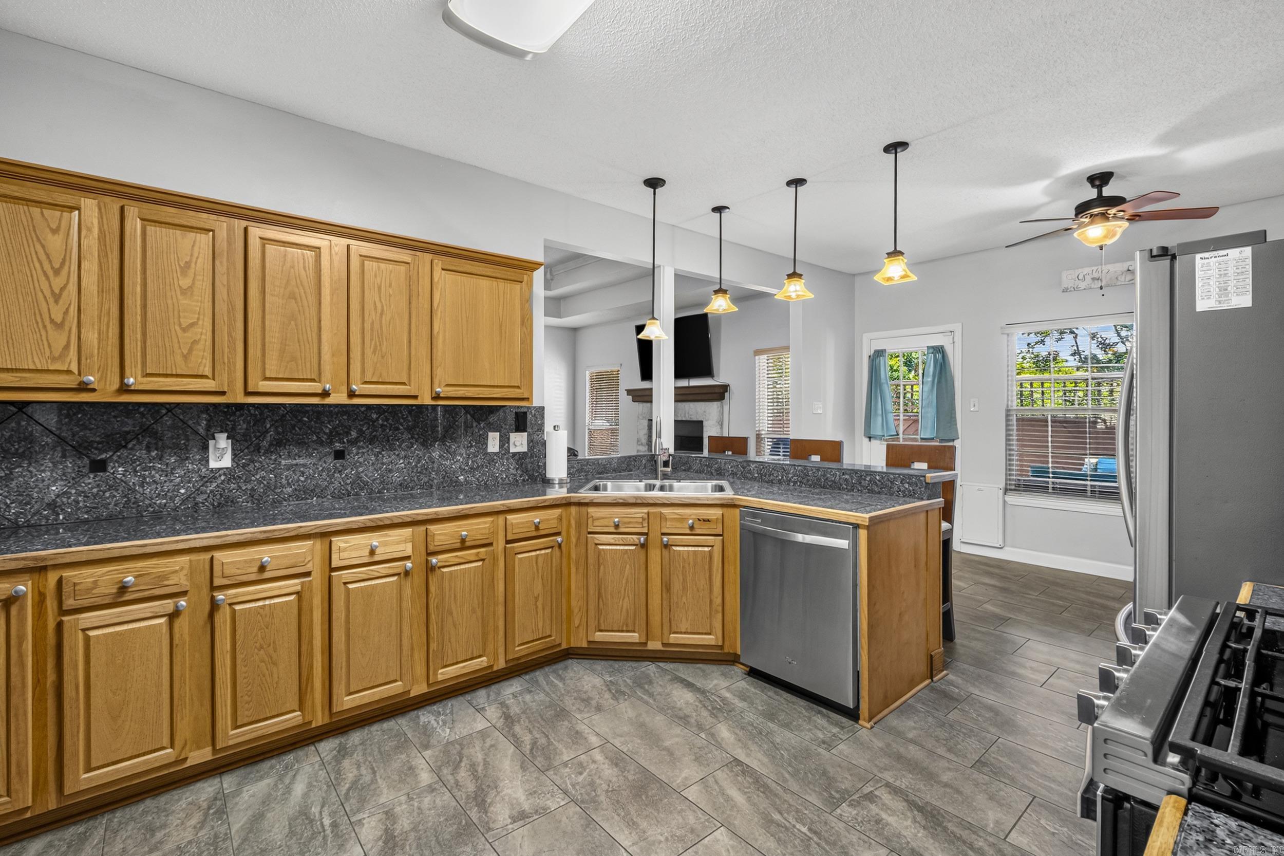 7365 W Ridge Circle Property Photo 14