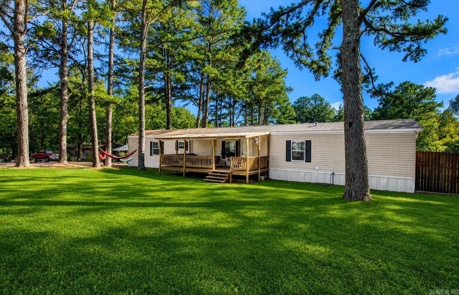 112 Chalet Circle Property Photo 1