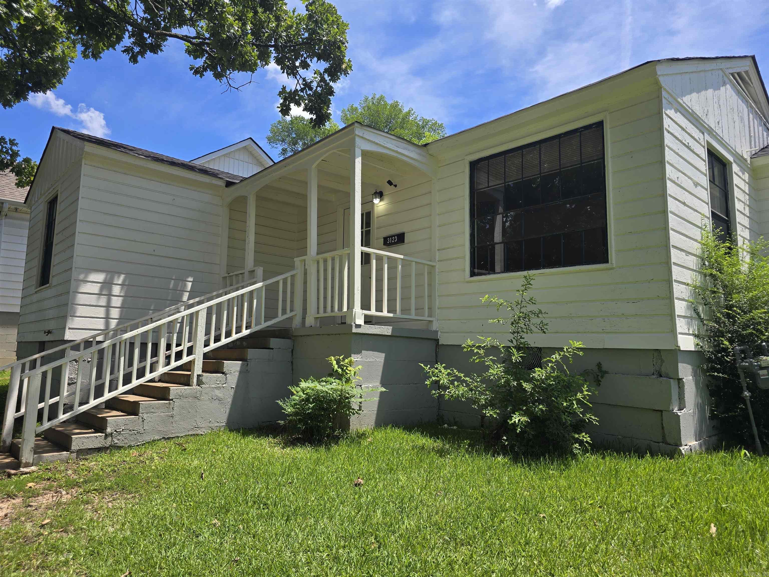 3123 S Gaines Street Property Photo 2