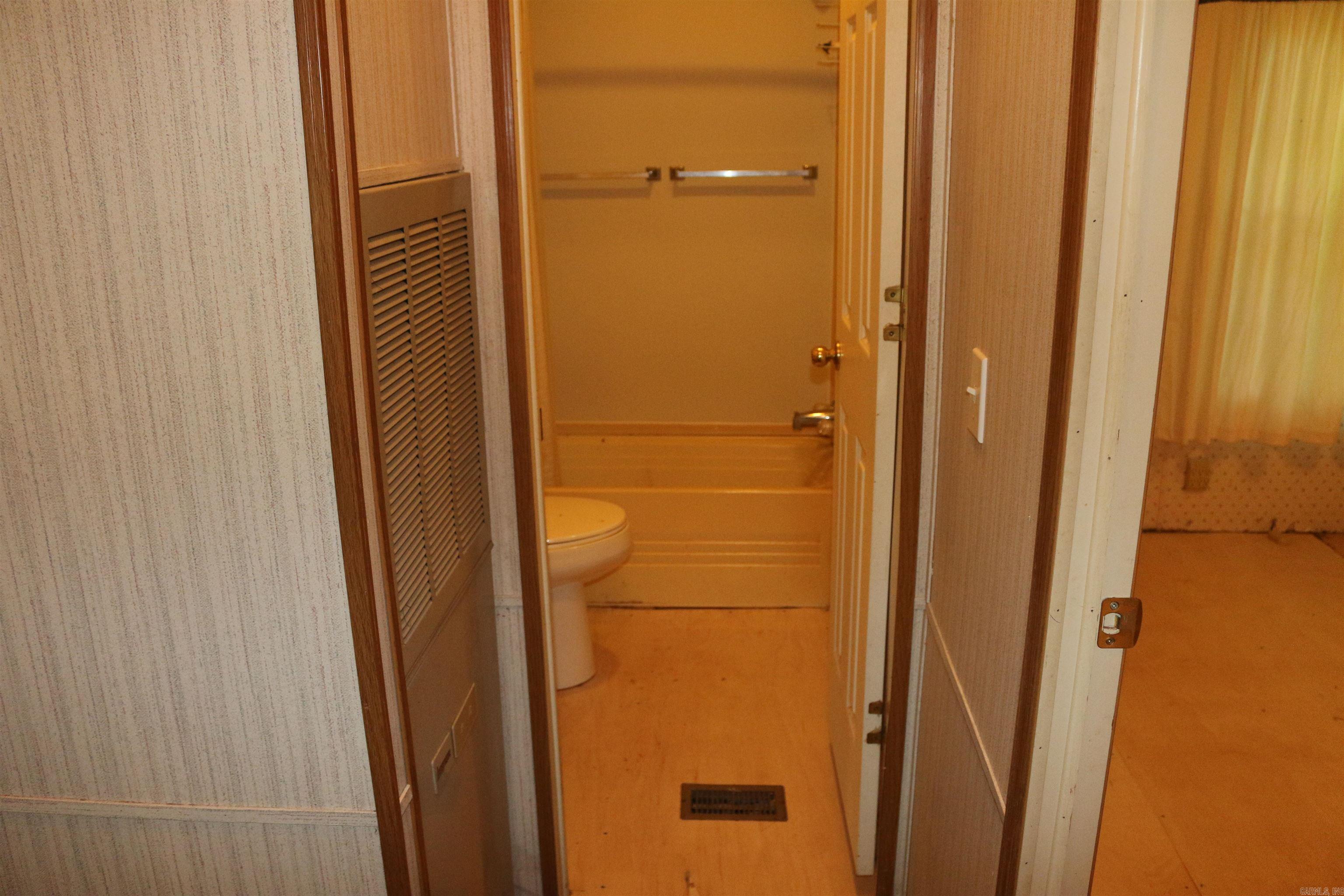 20395 Hwy 71 S Property Photo 6