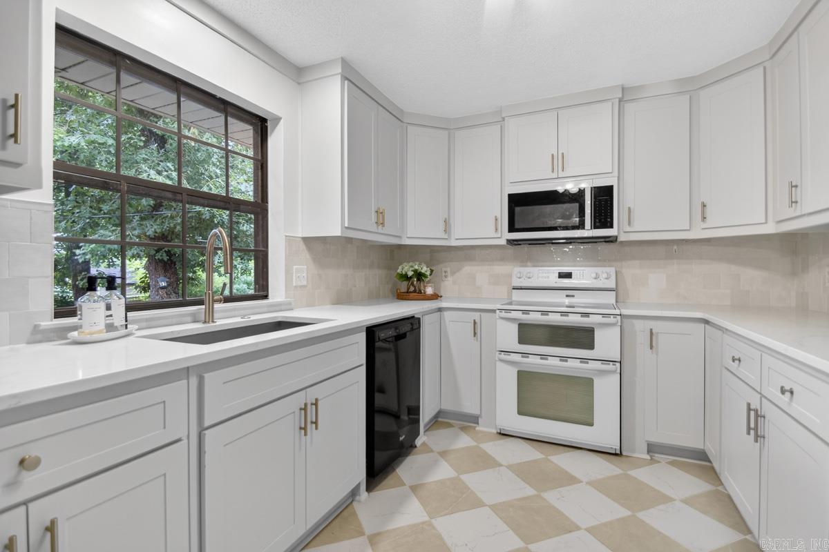 334 Alanbrook Property Photo 8