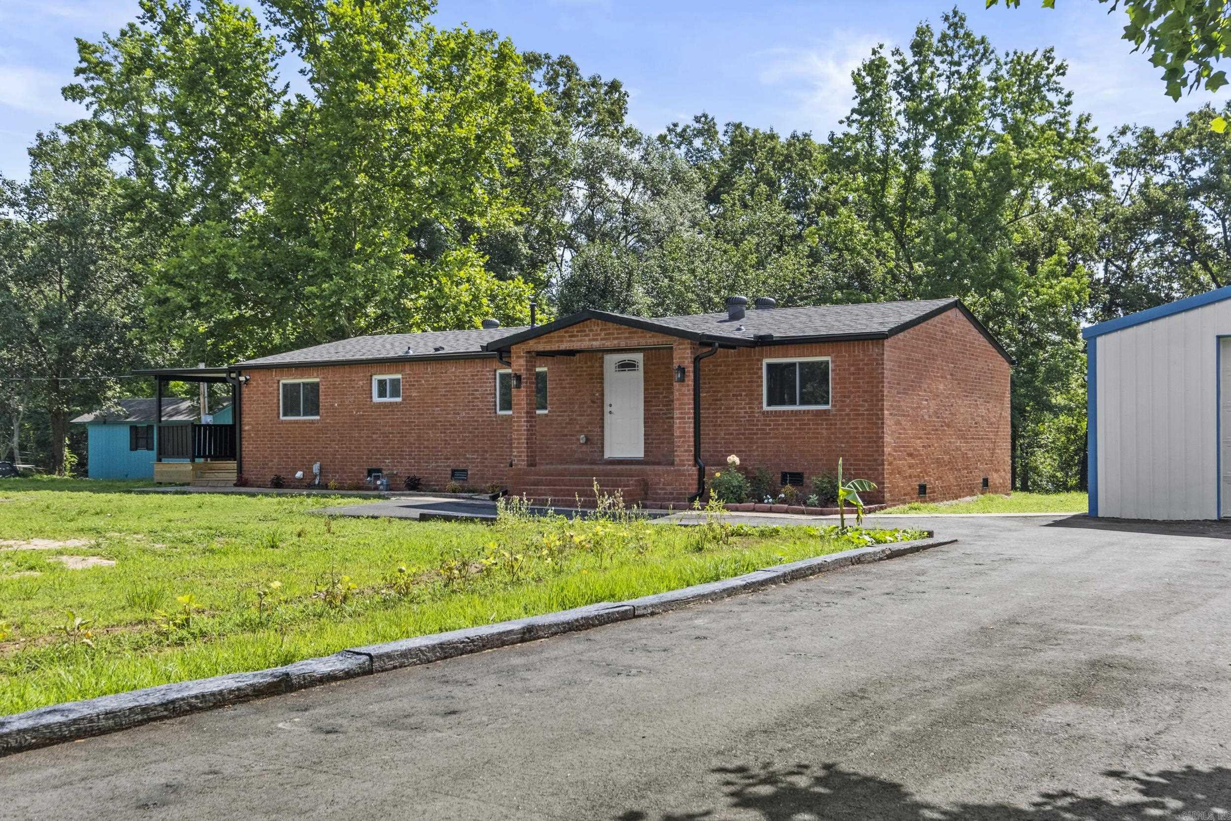 18820 Honeysuckle Lane Property Photo 3