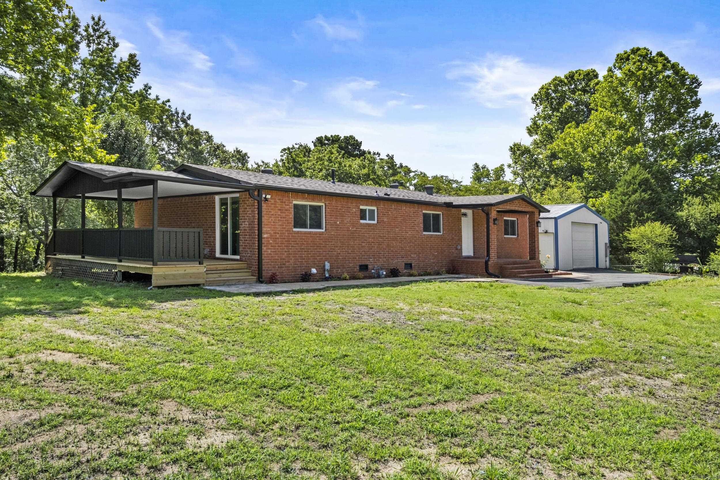 18820 Honeysuckle Lane Property Photo 4