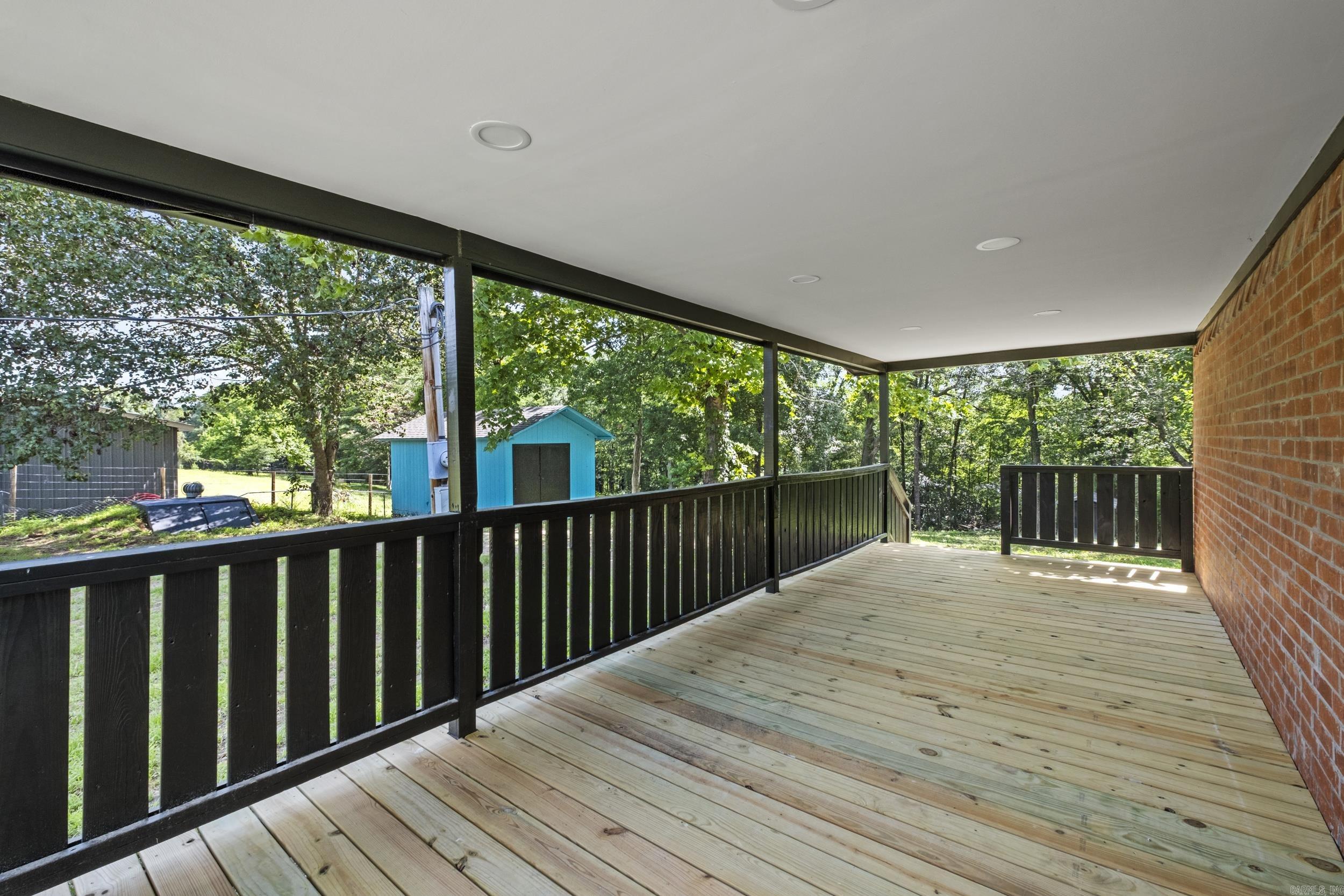 18820 Honeysuckle Lane Property Photo 28