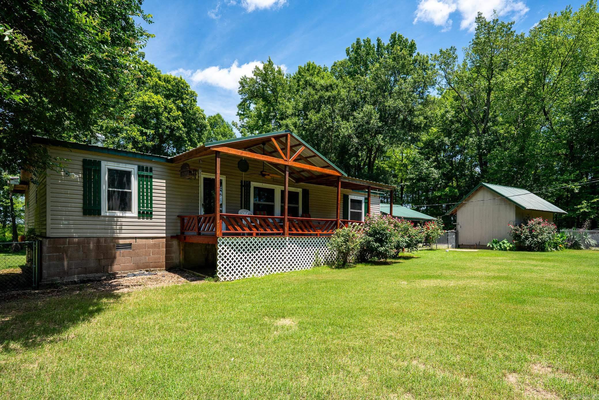 27 Norman Ln Property Photo 3