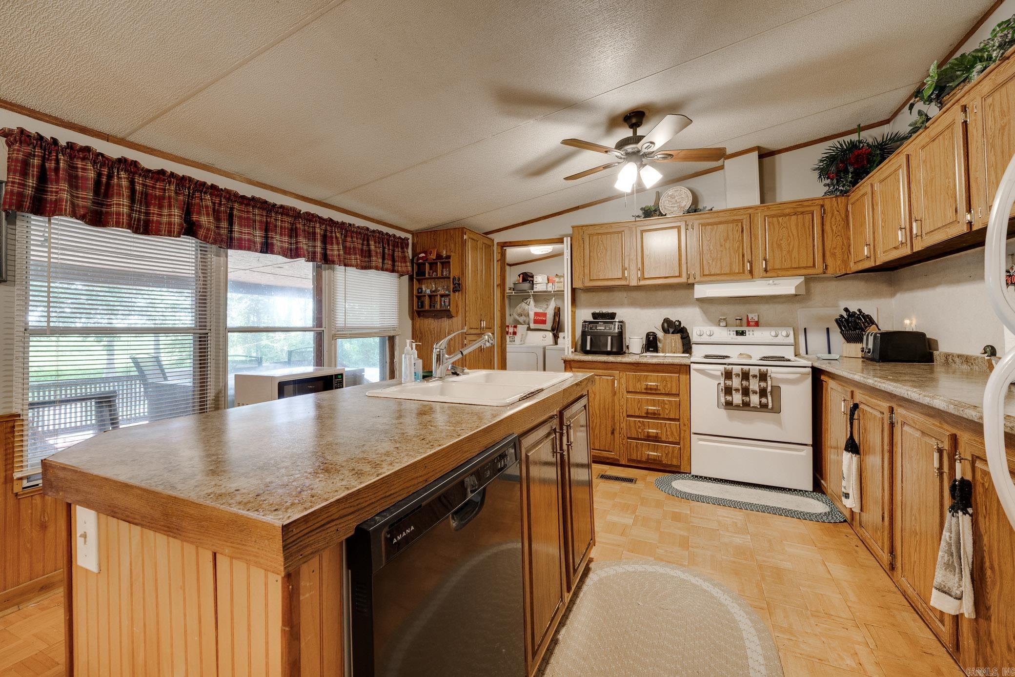 27 Norman Ln Property Photo 14