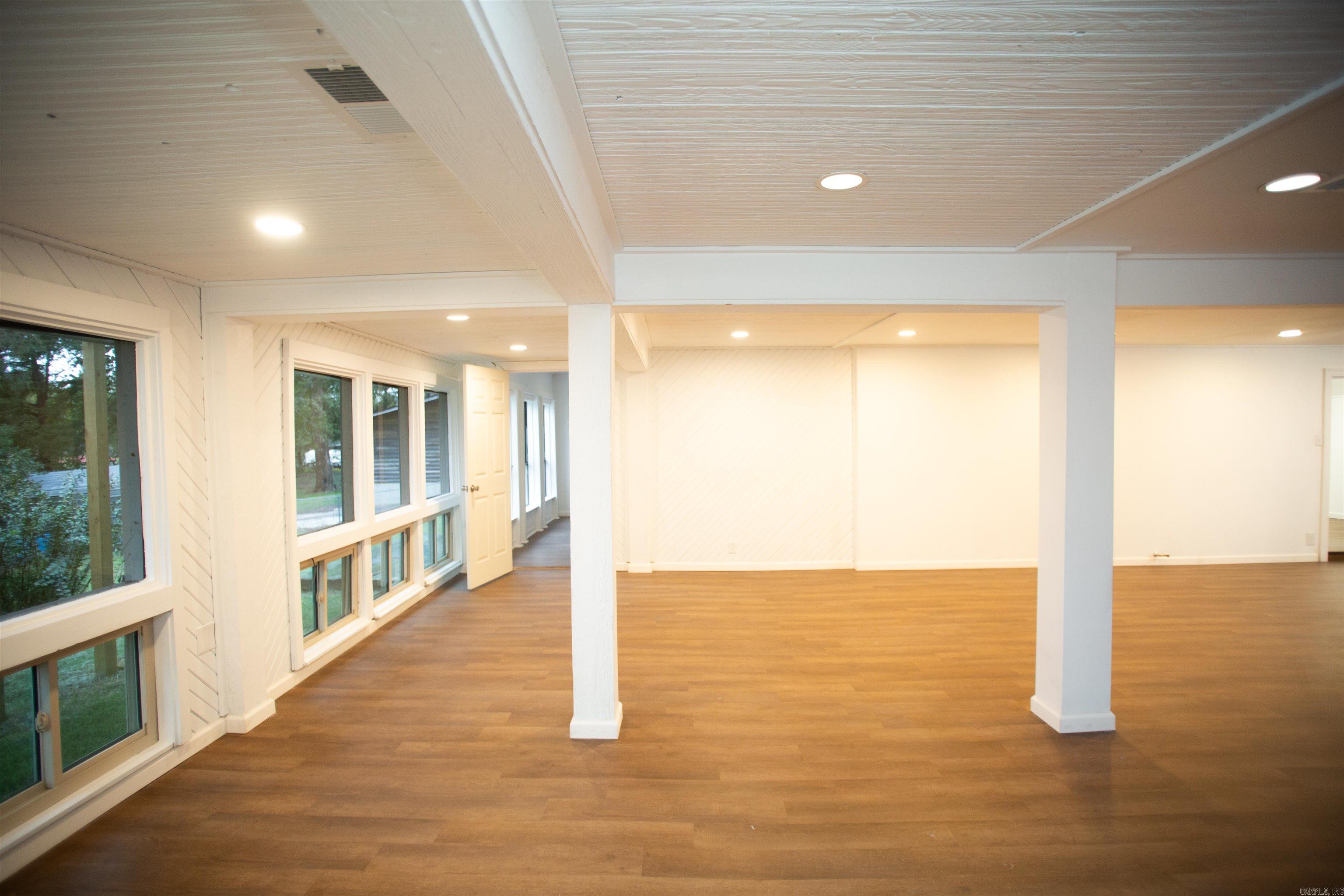 13118 Old River Drive Property Photo 3