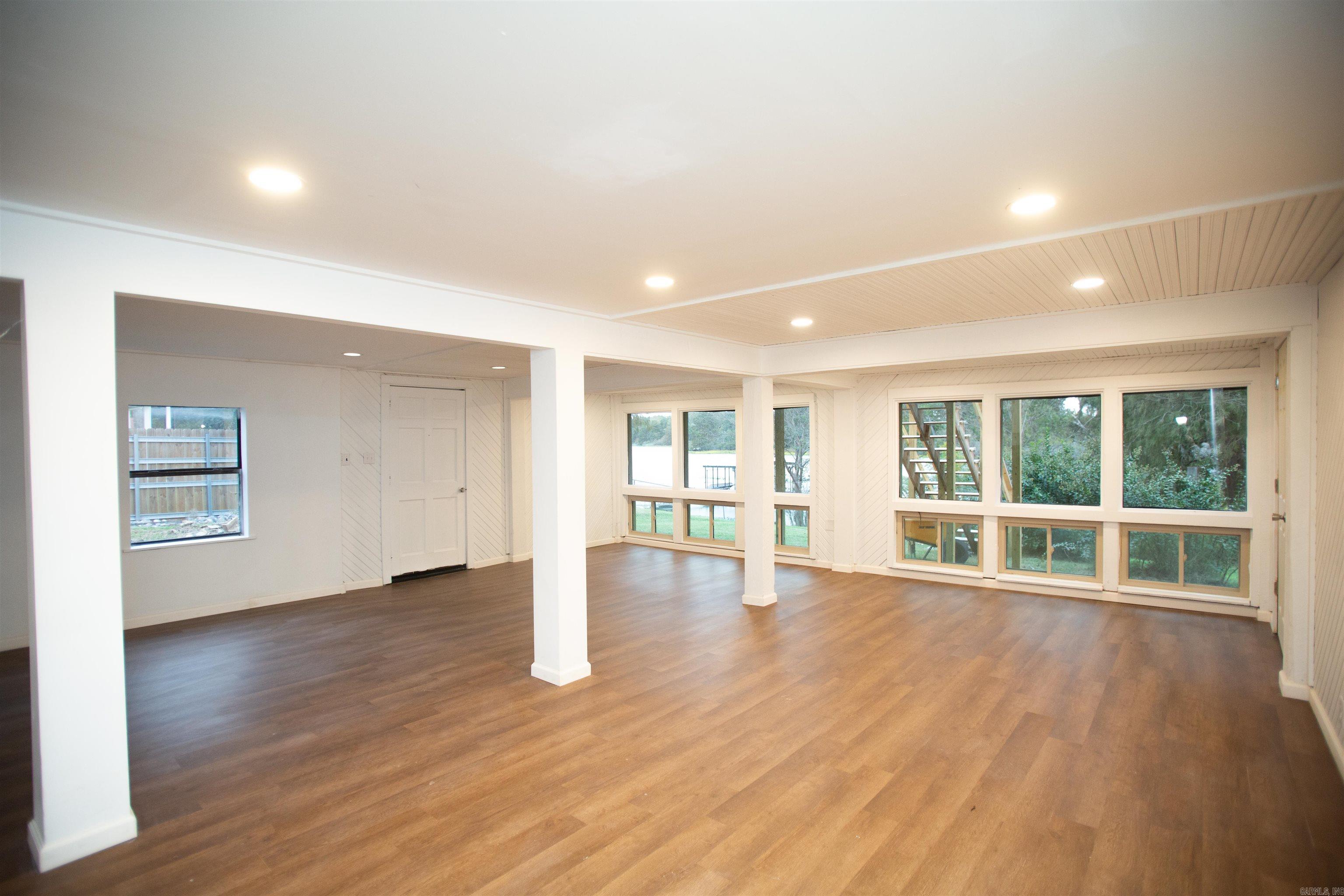13118 Old River Drive Property Photo 4