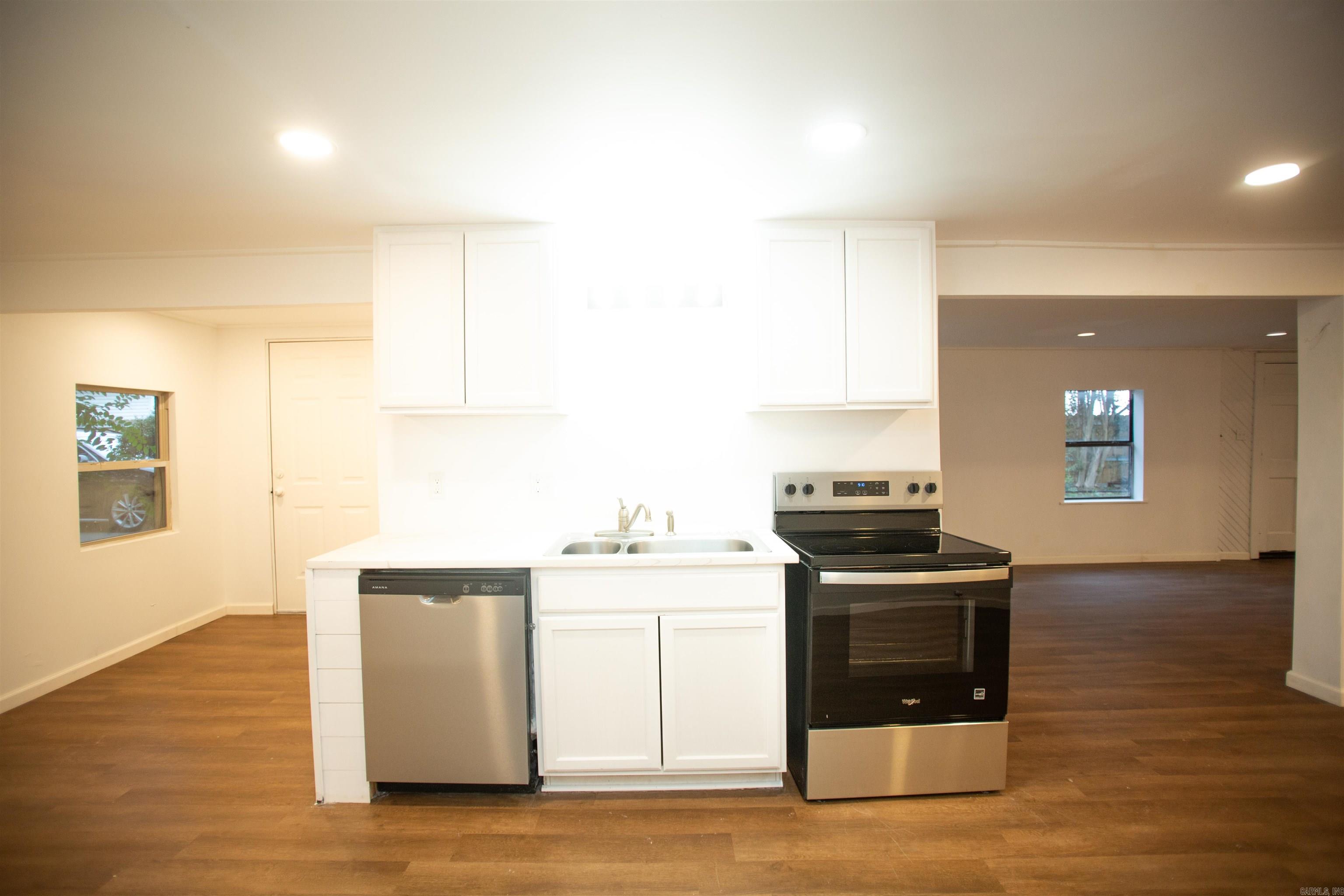 13118 Old River Drive Property Photo 5