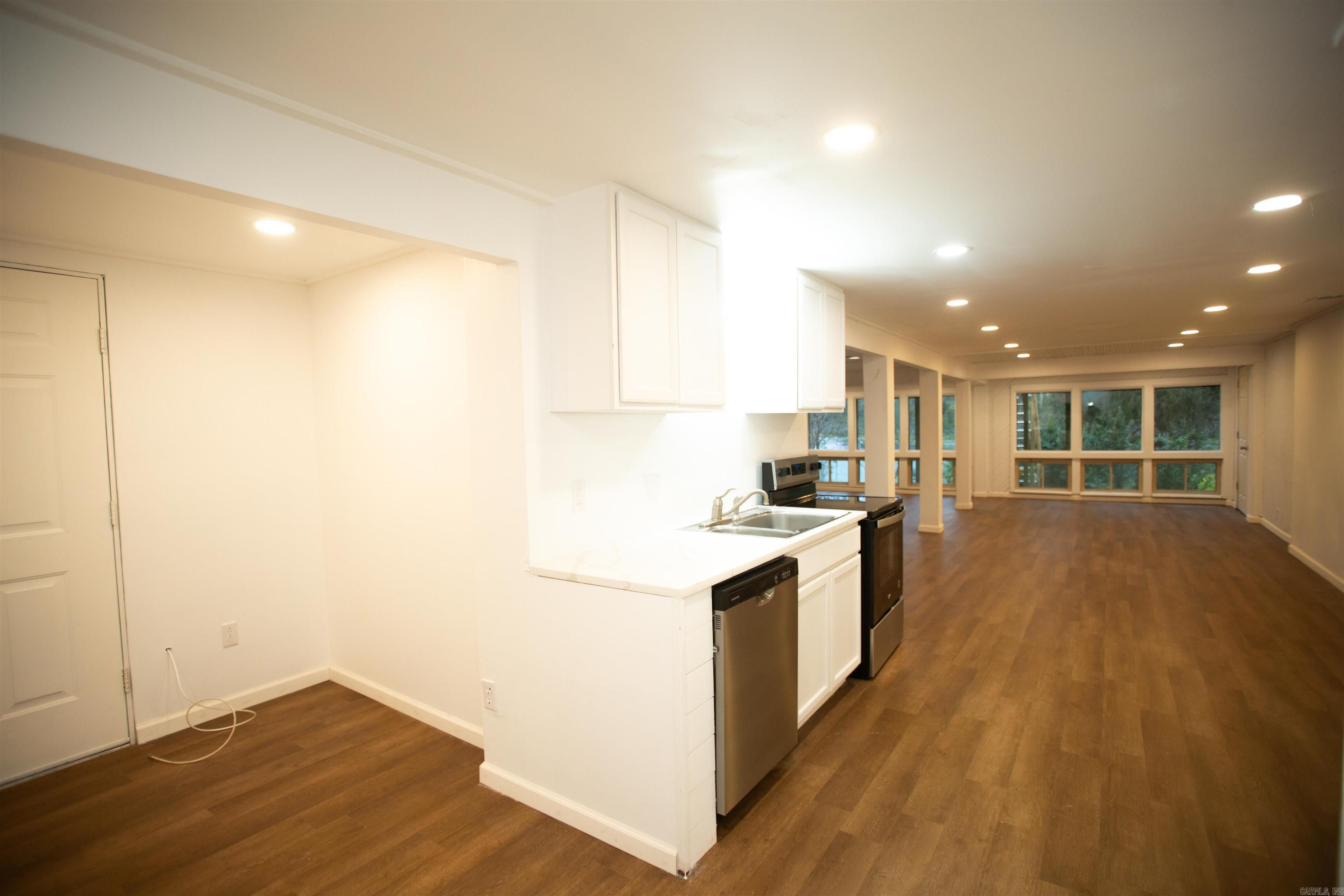 13118 Old River Drive Property Photo 6