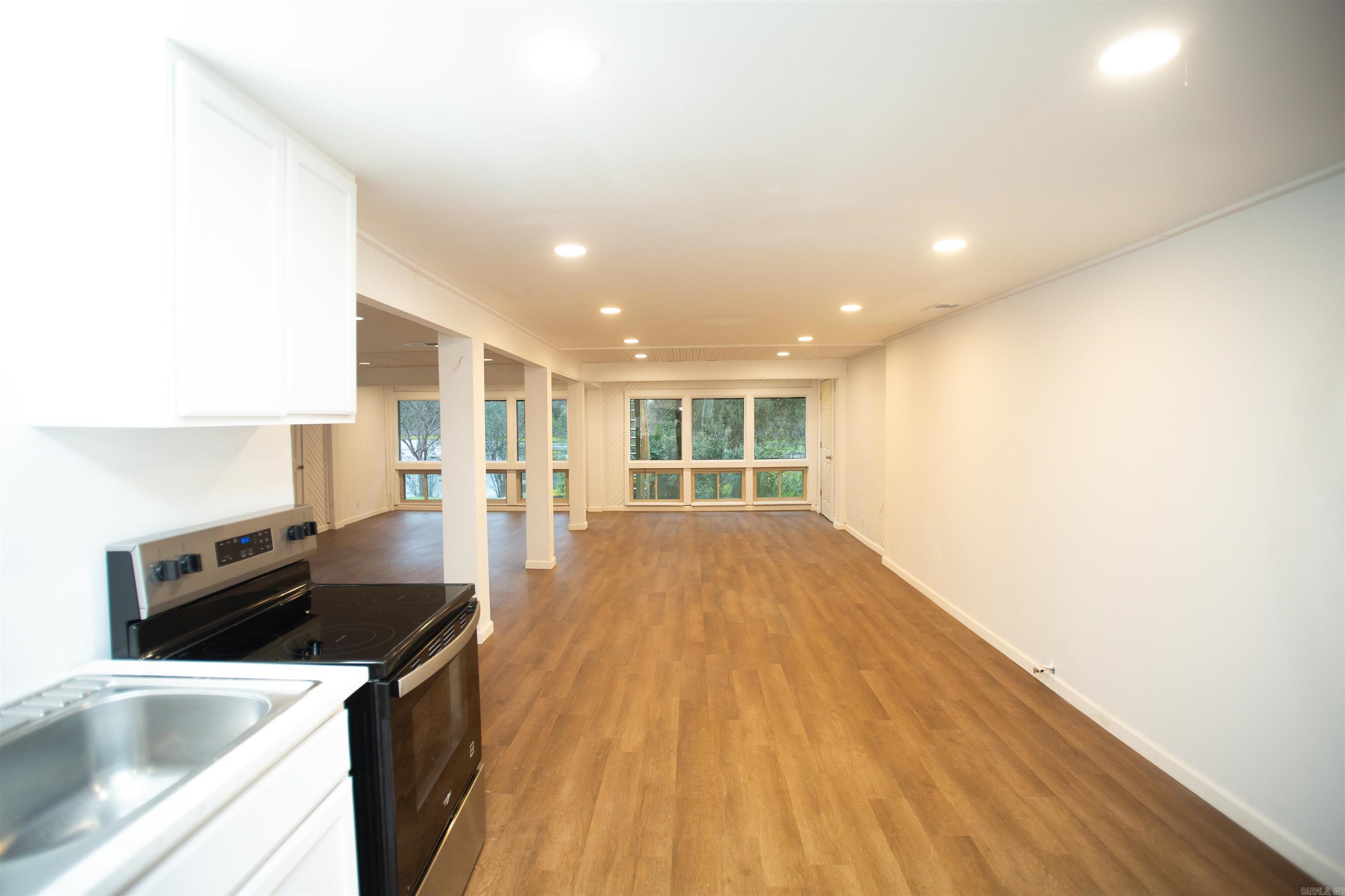 13118 Old River Drive Property Photo 8