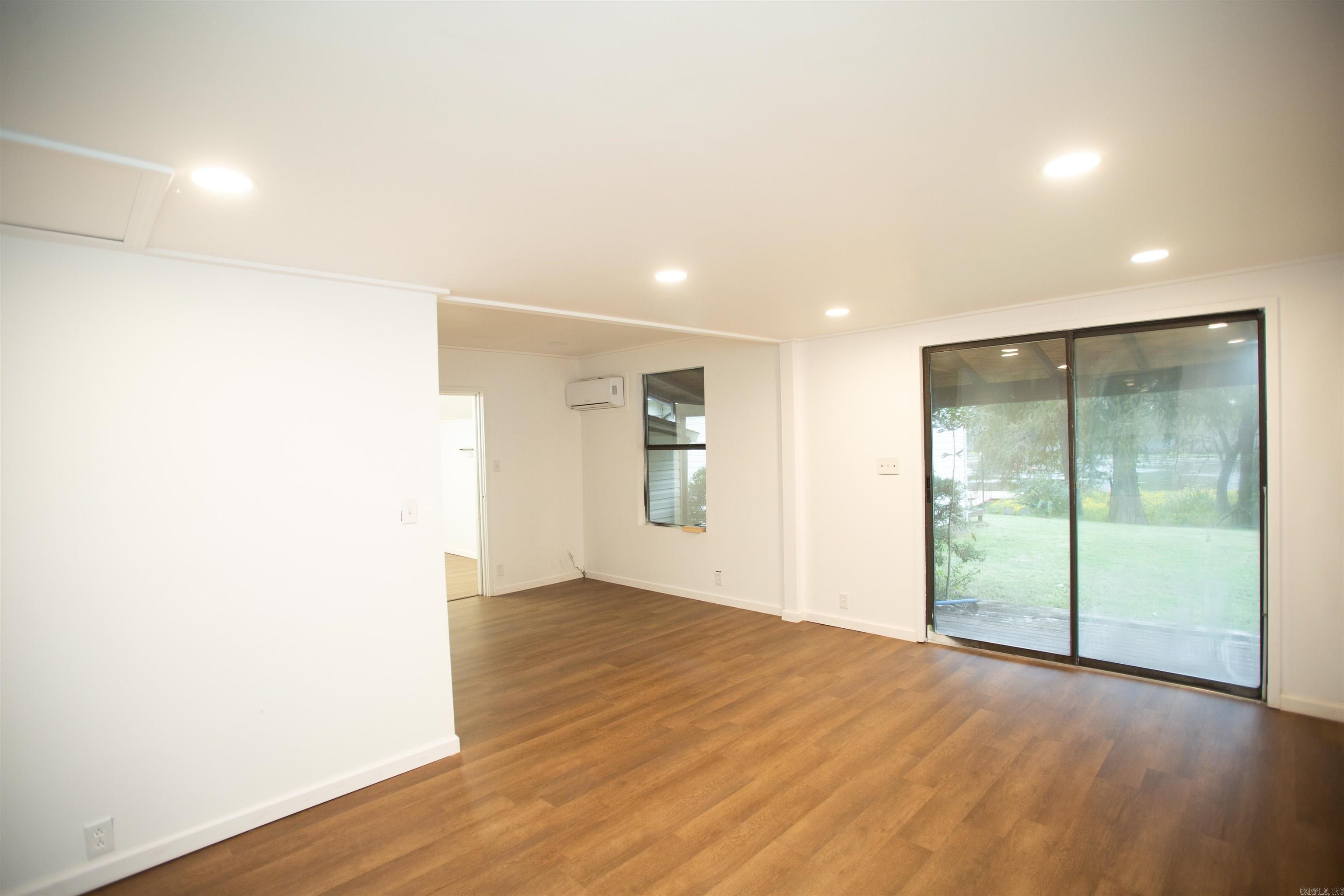 13118 Old River Drive Property Photo 14