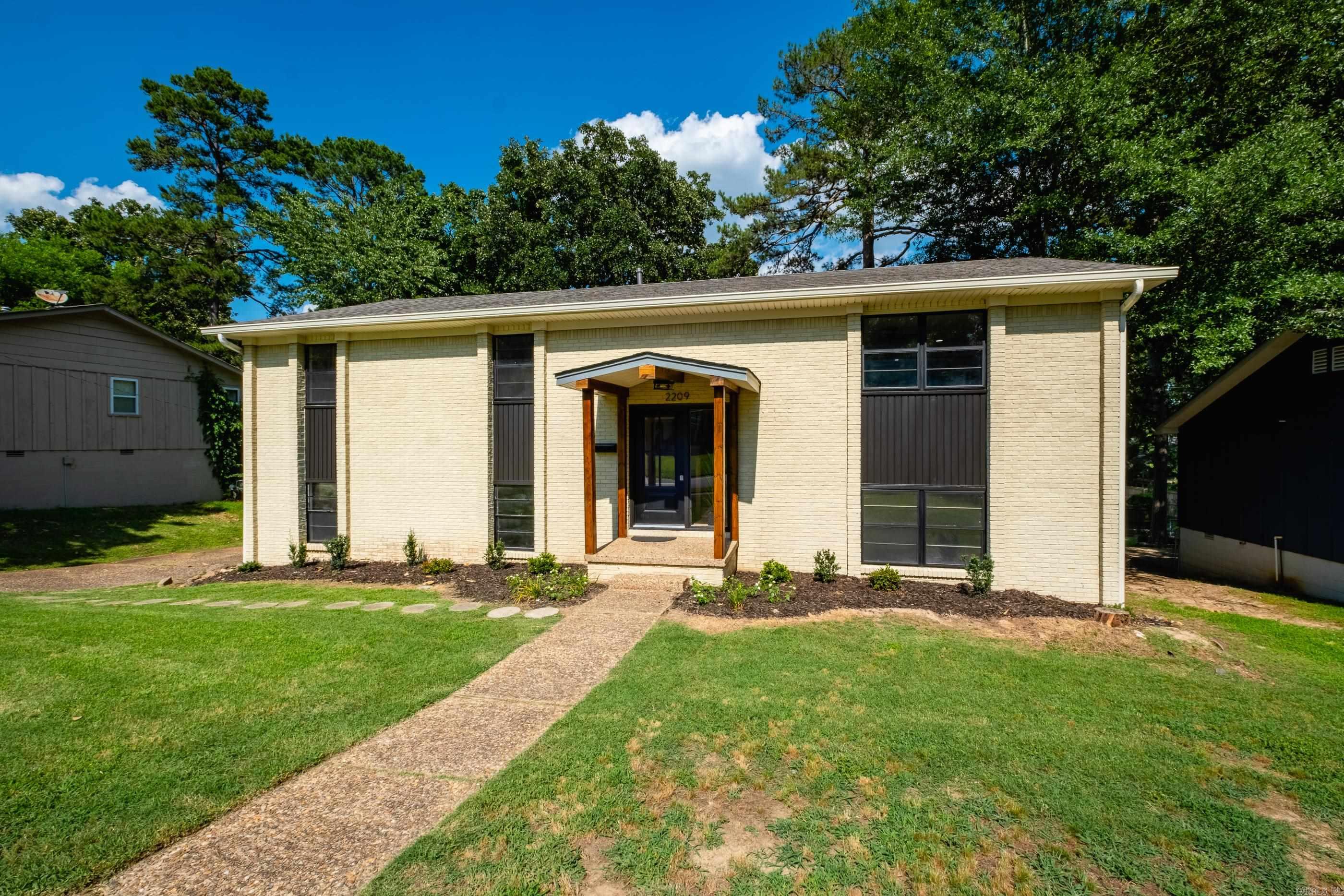 2209 Breckenridge Drive Property Photo 1