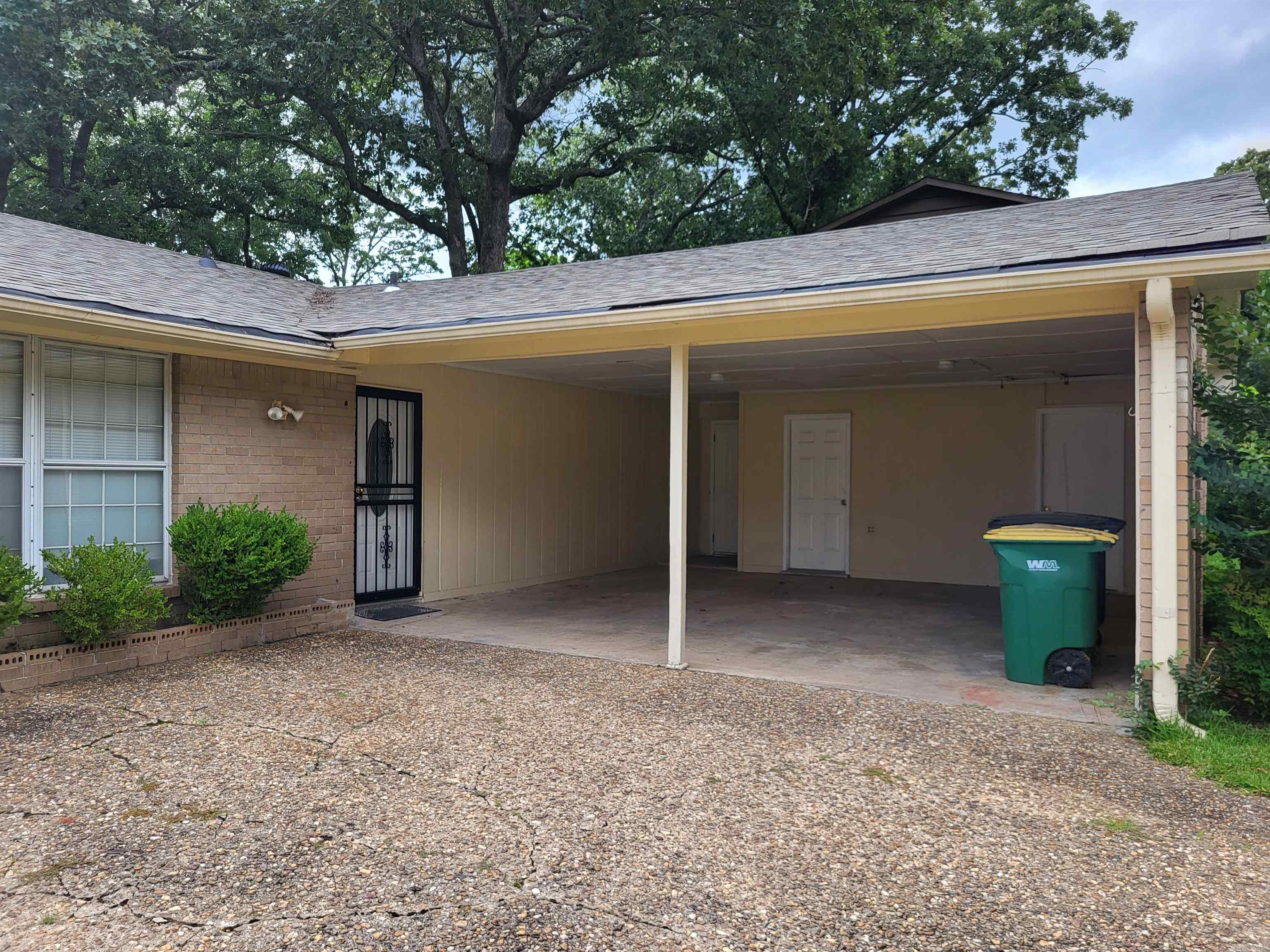 9105 Peach Tree Lane Property Photo 2