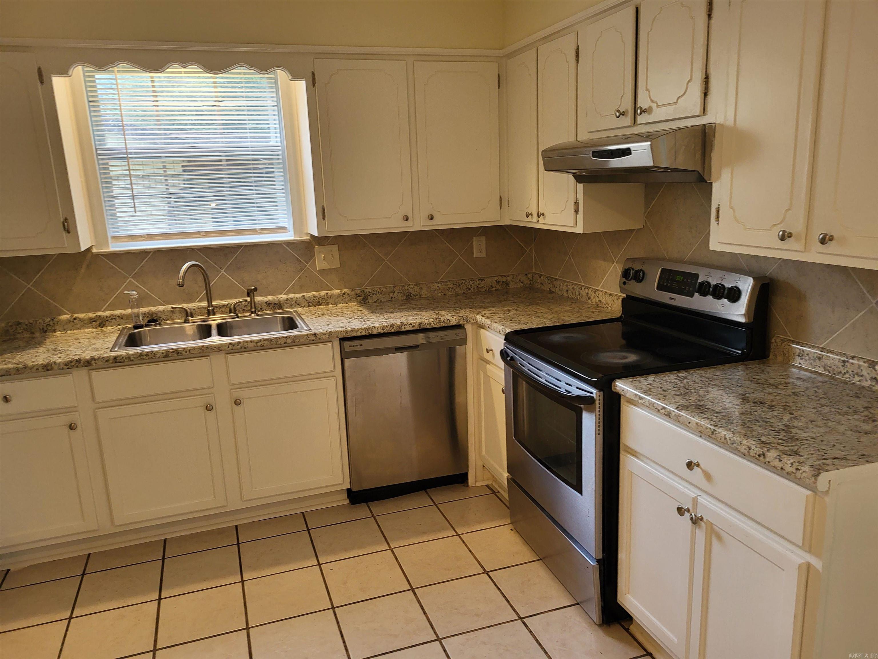 9105 Peach Tree Lane Property Photo 6