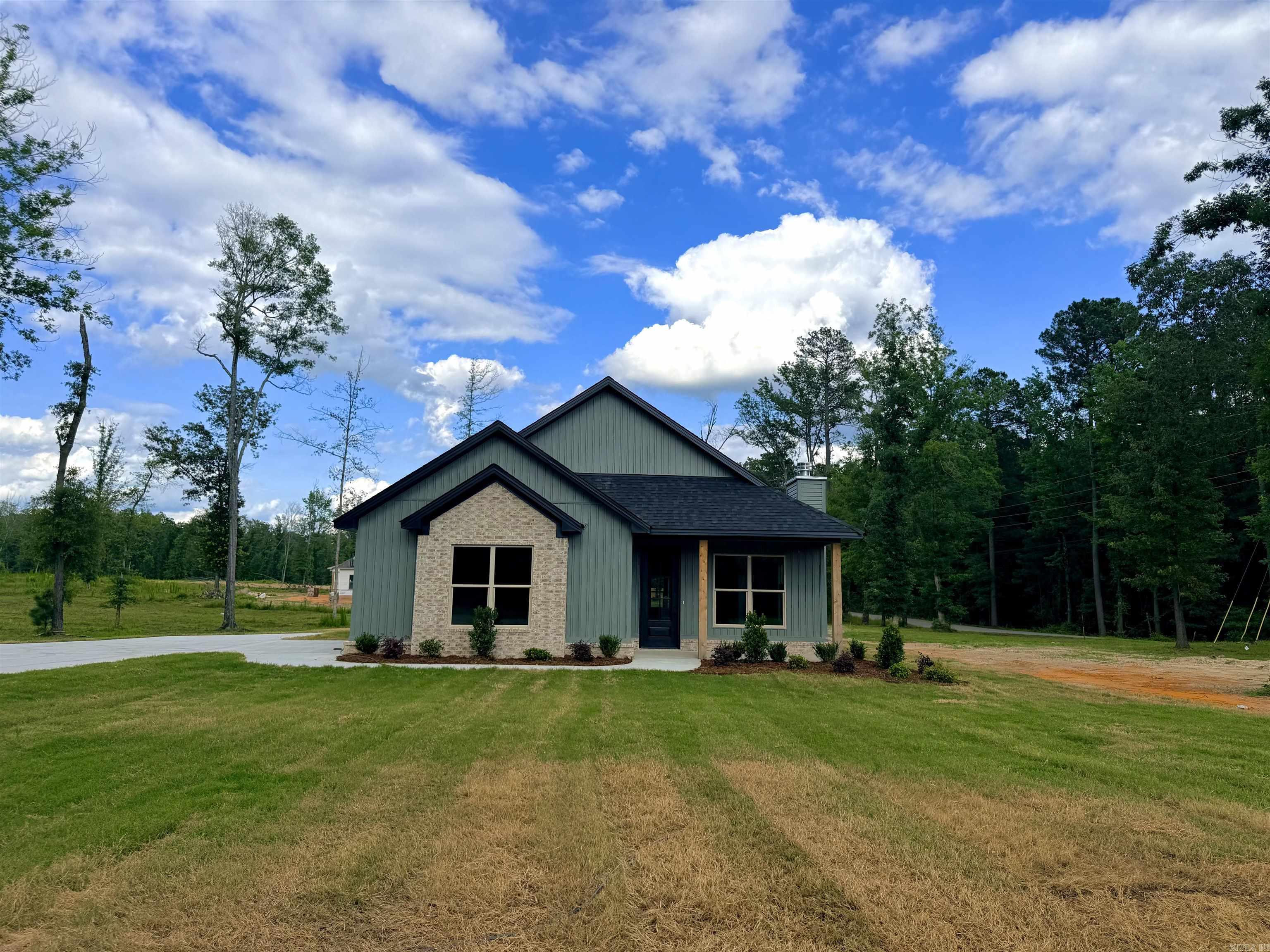 6812 N Detonti Property Photo 1