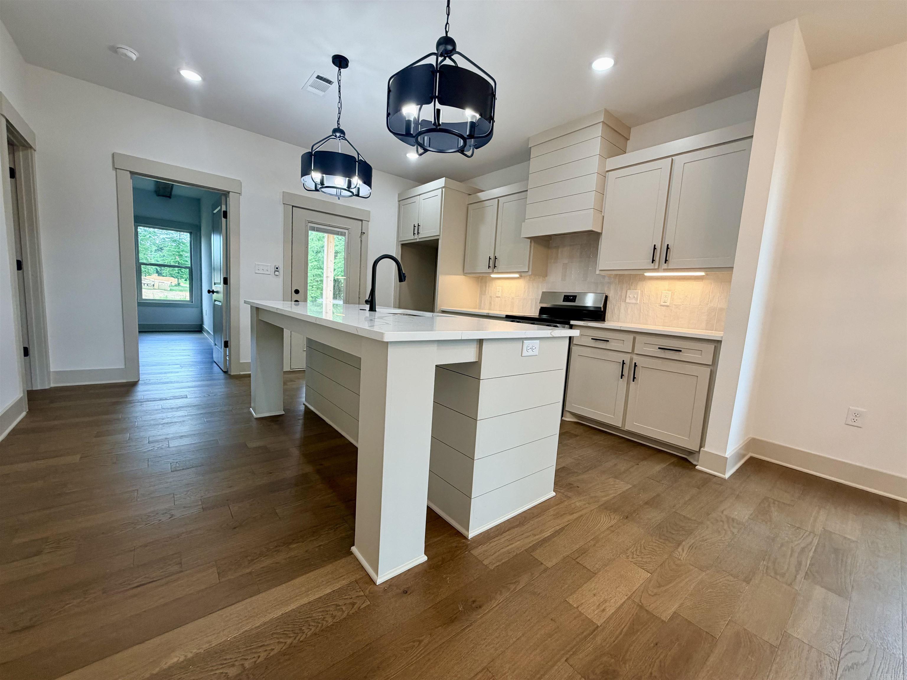 6812 N Detonti Property Photo 11