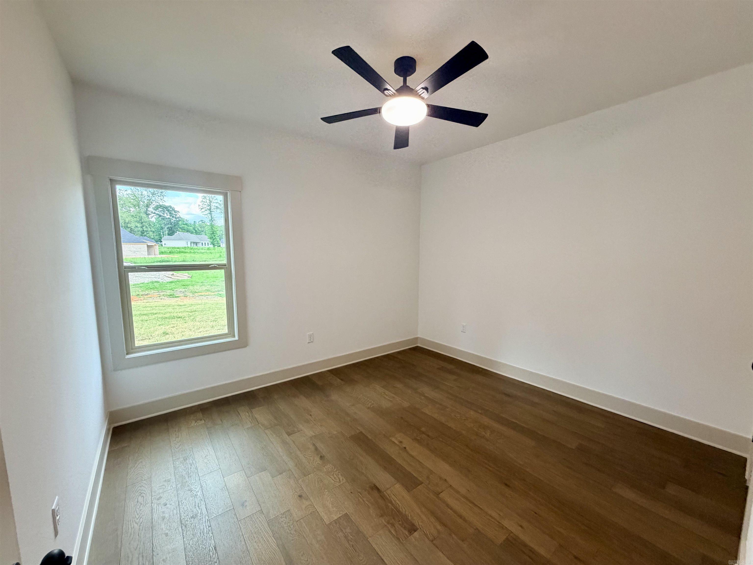 6812 N Detonti Property Photo 26