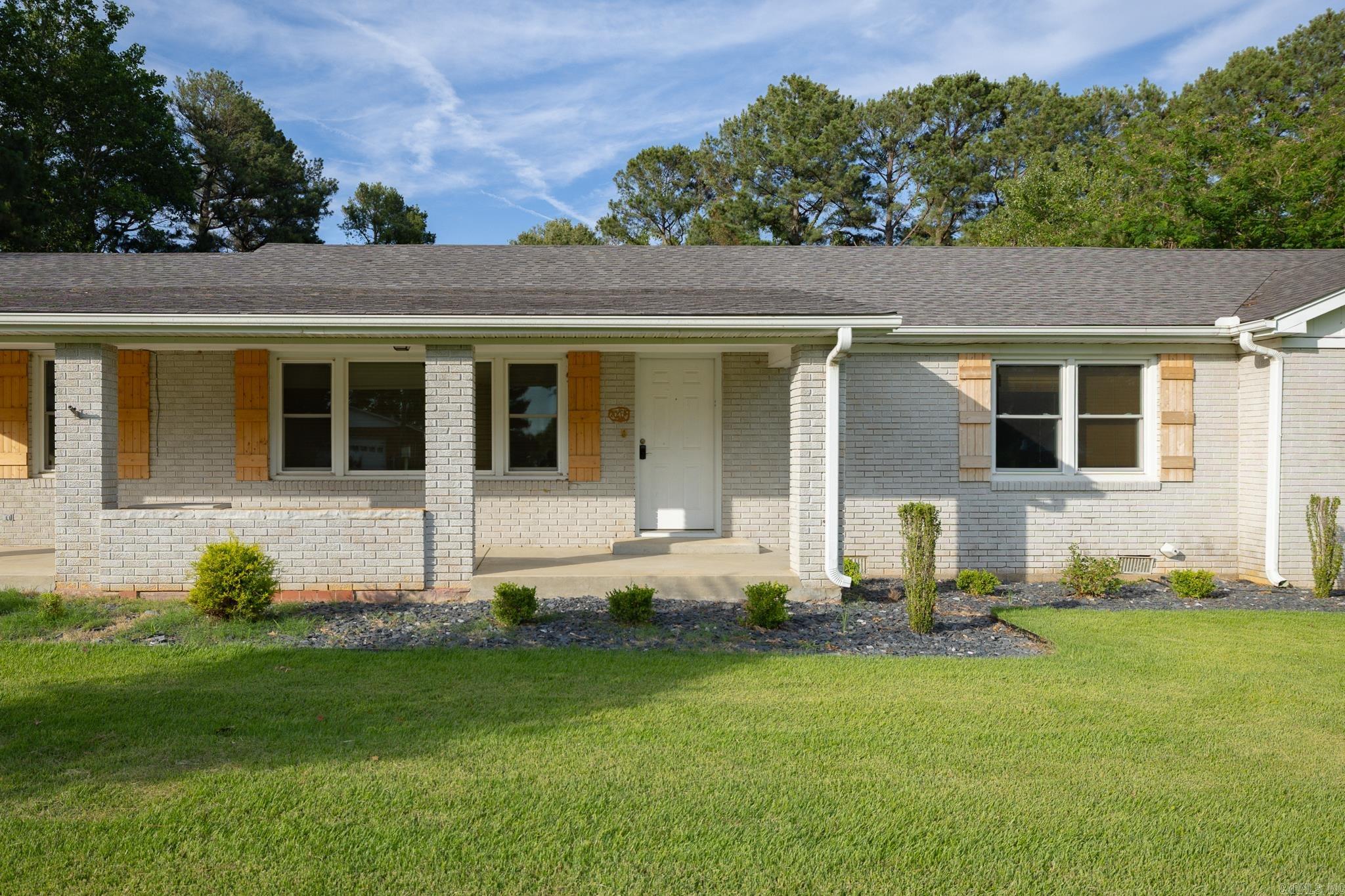 1287 W North Street Property Photo 3
