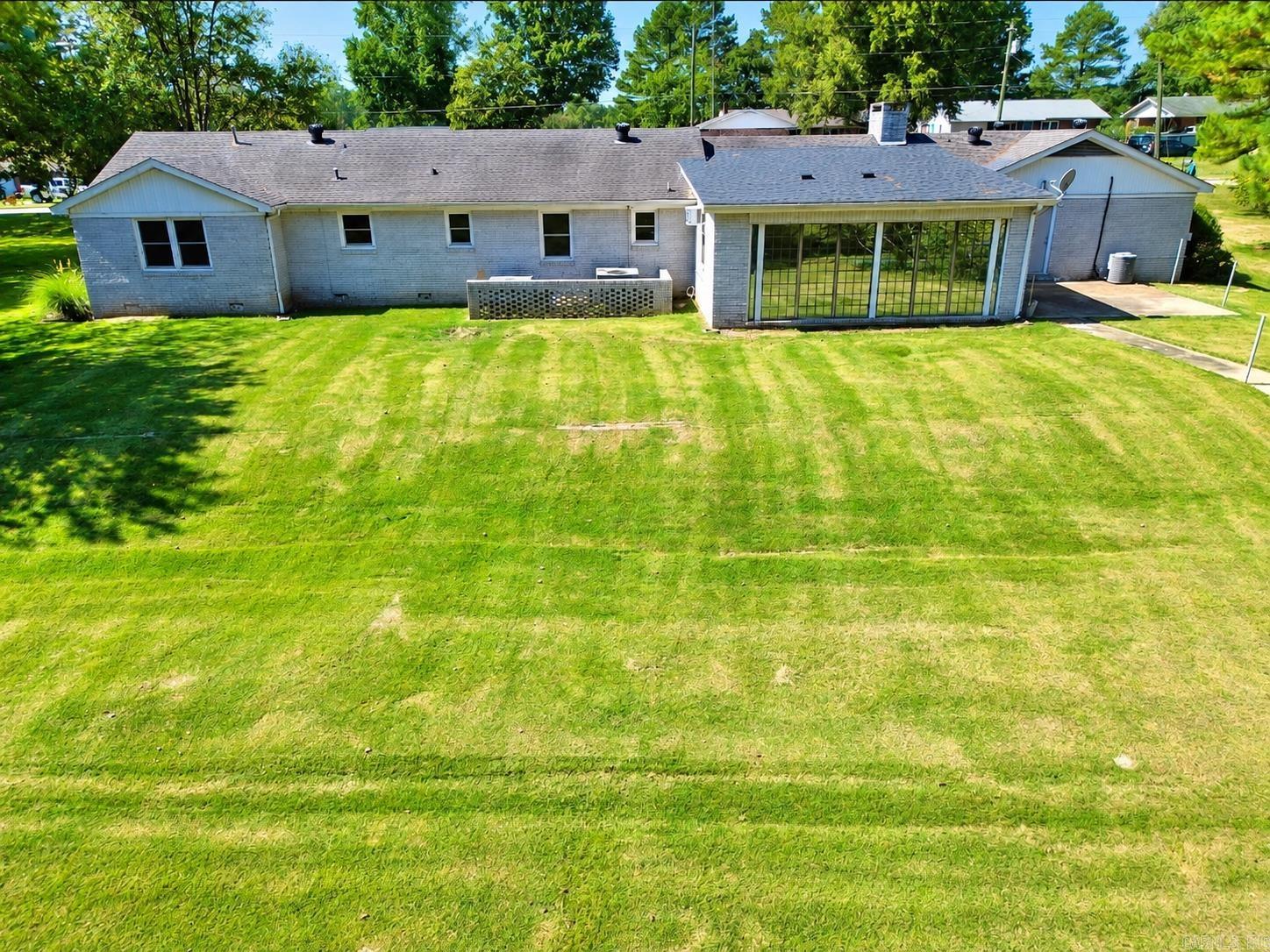 1287 W North Street Property Photo 6