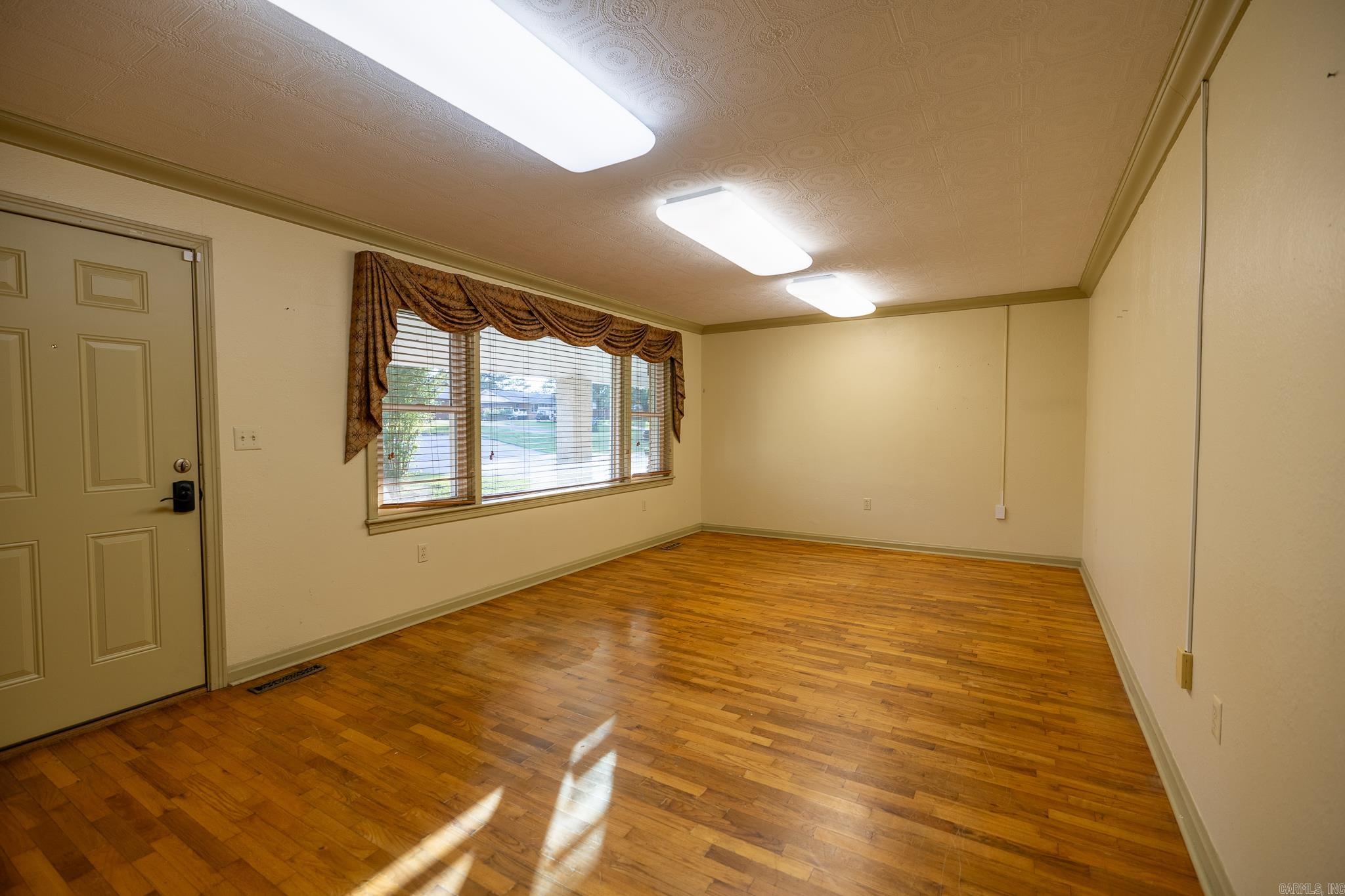 1287 W North Street Property Photo 10