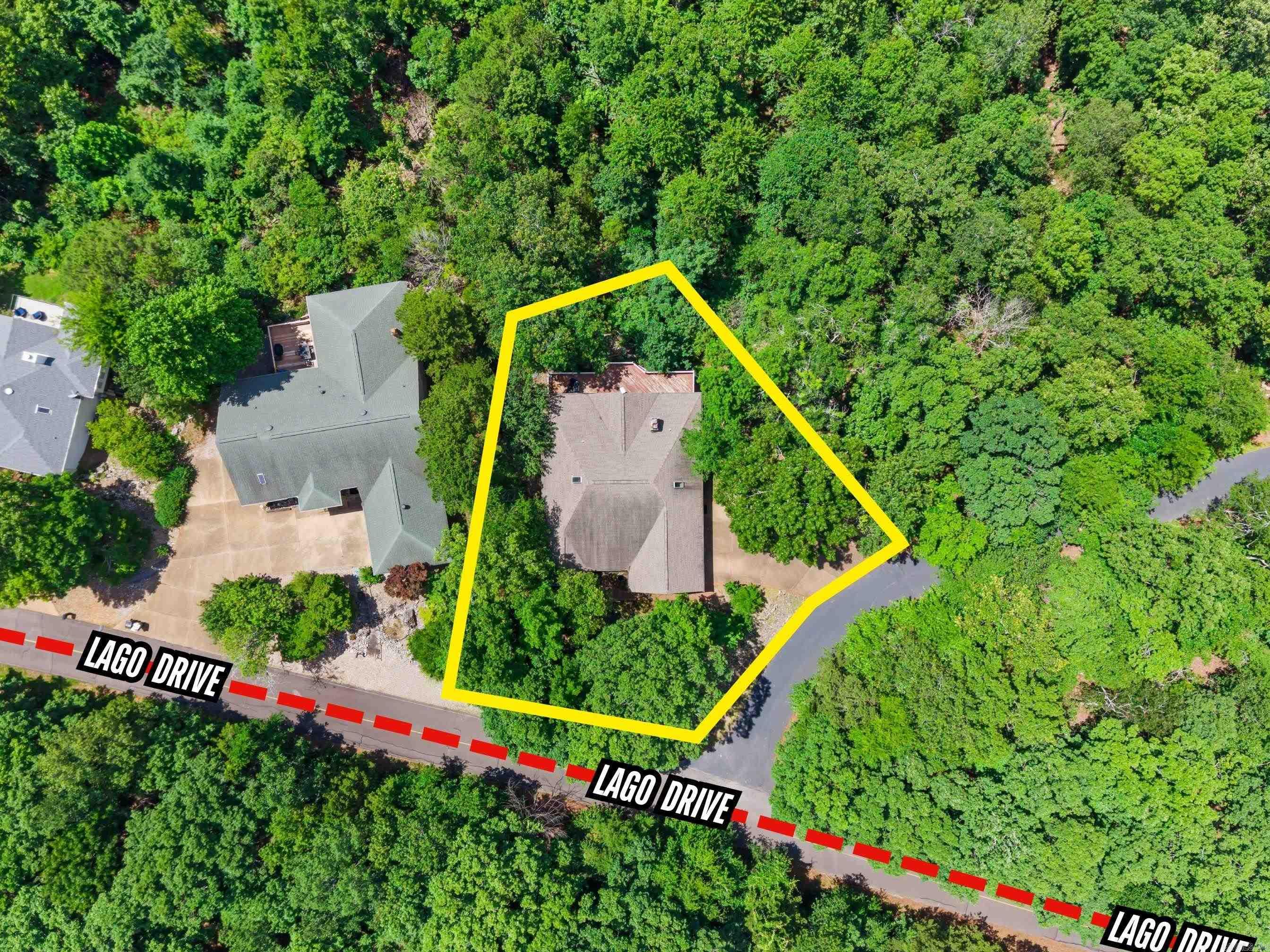 15 Lago Drive Property Photo 3