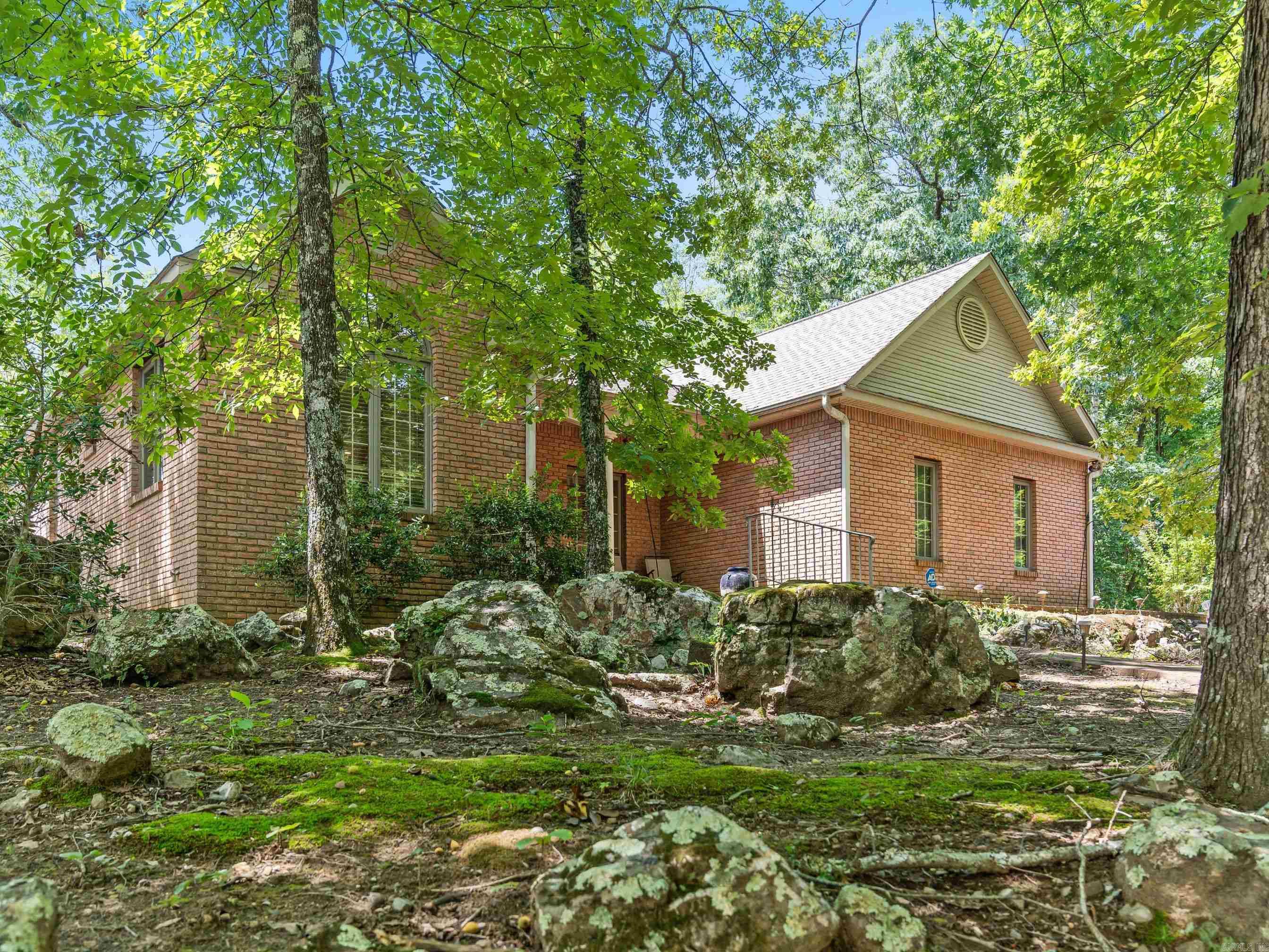 15 Lago Drive Property Photo 6