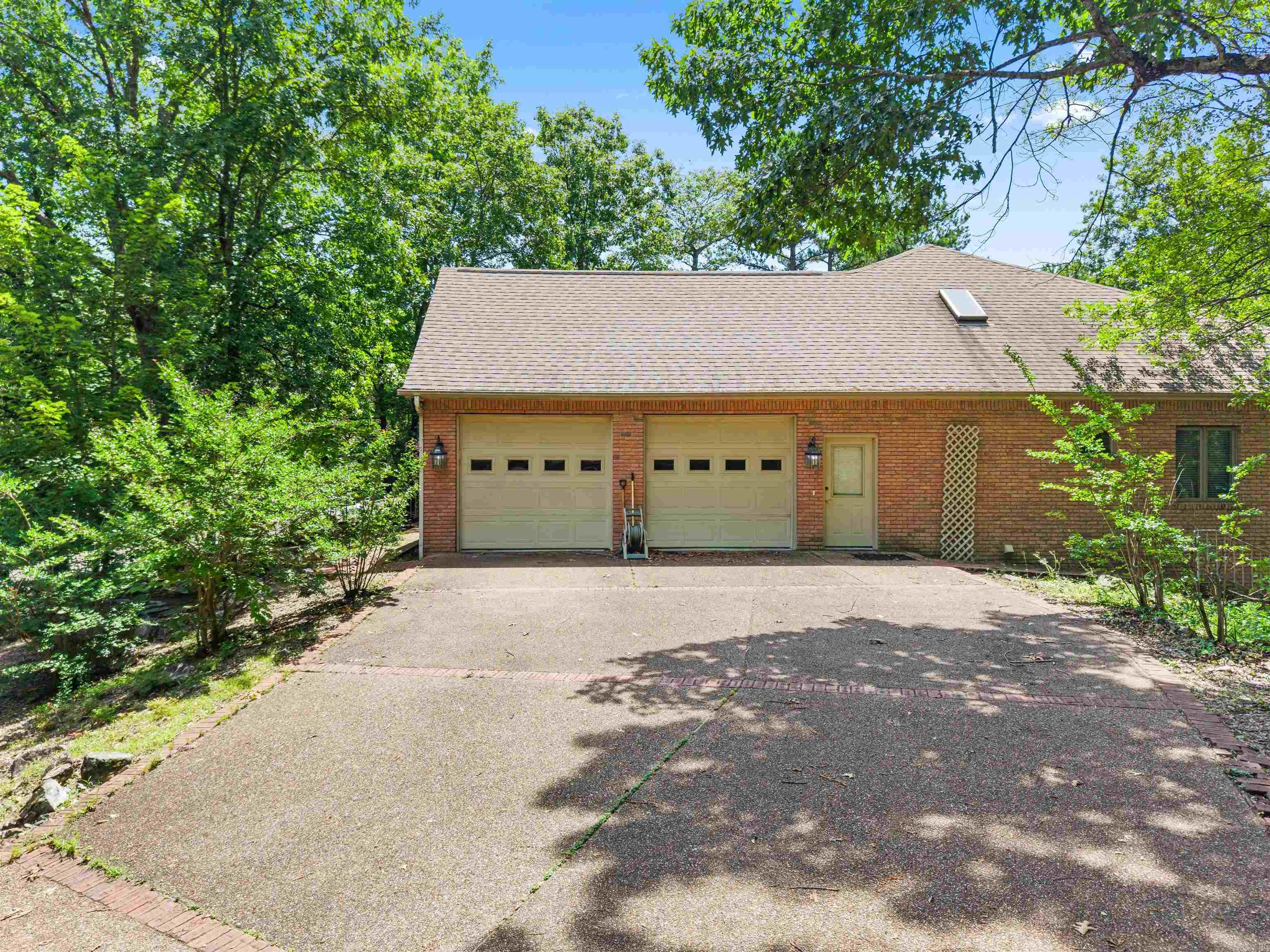 15 Lago Drive Property Photo 7