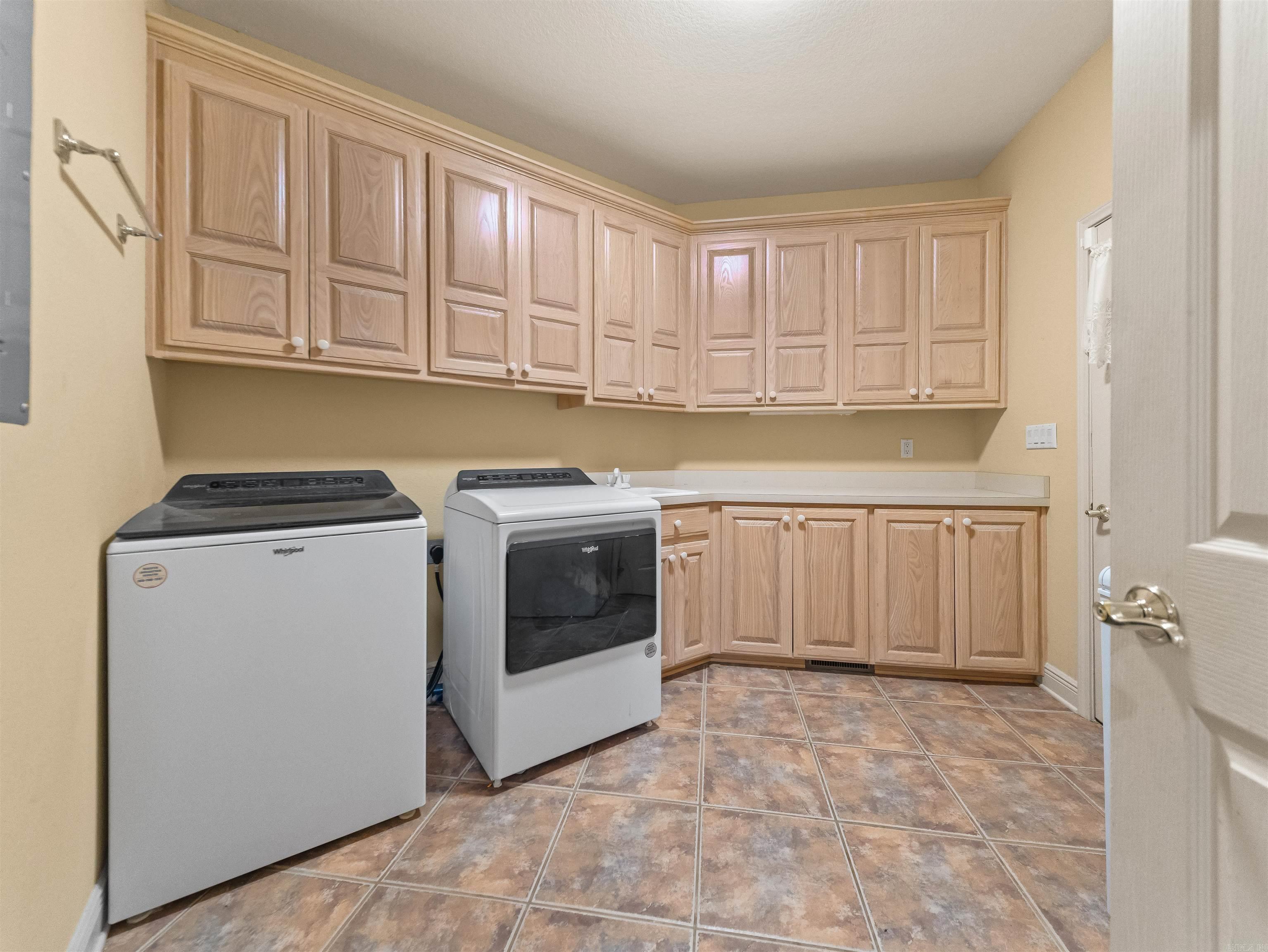 15 Lago Drive Property Photo 14