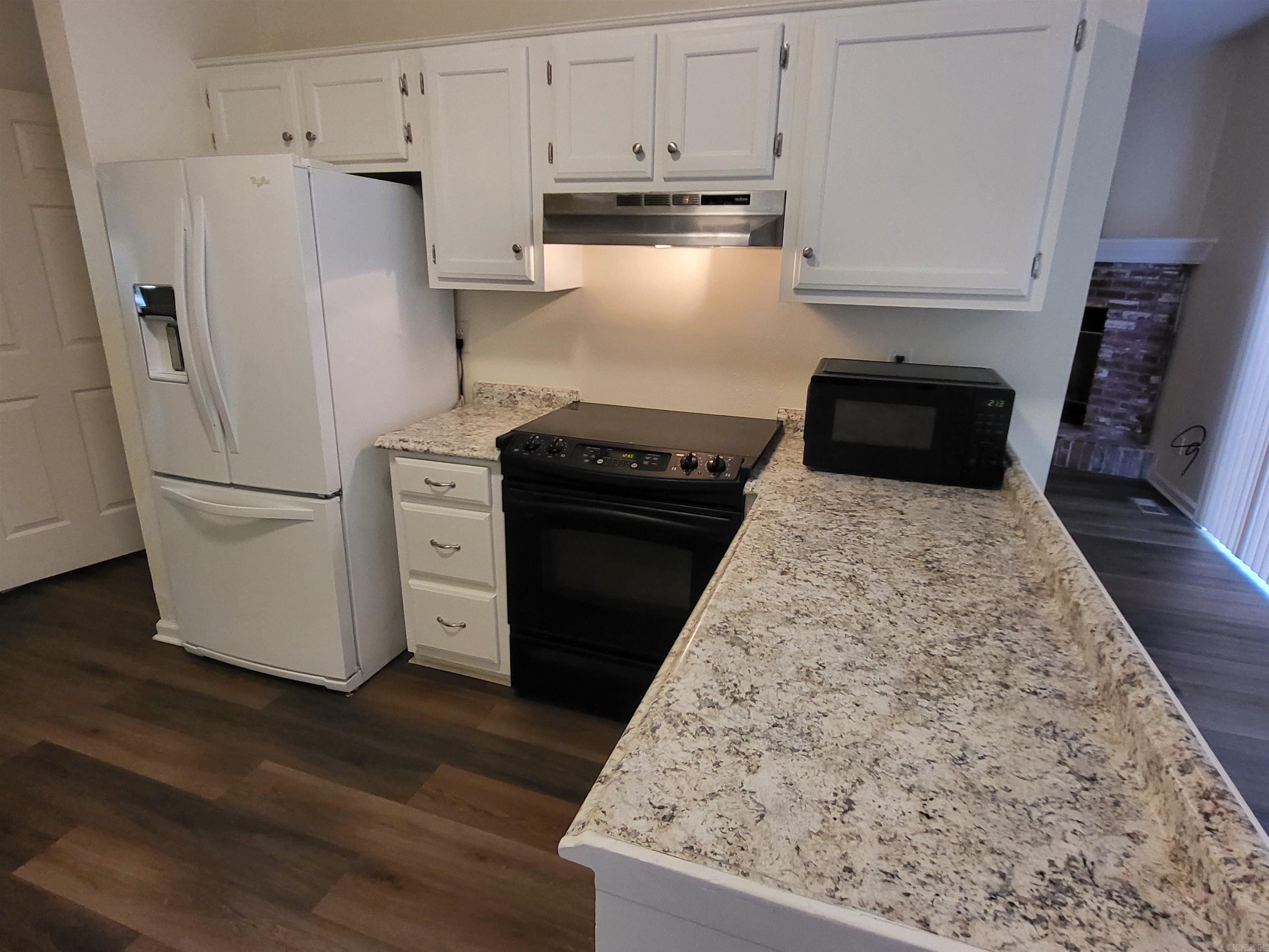 5609 Kari Hill Place Property Photo 6