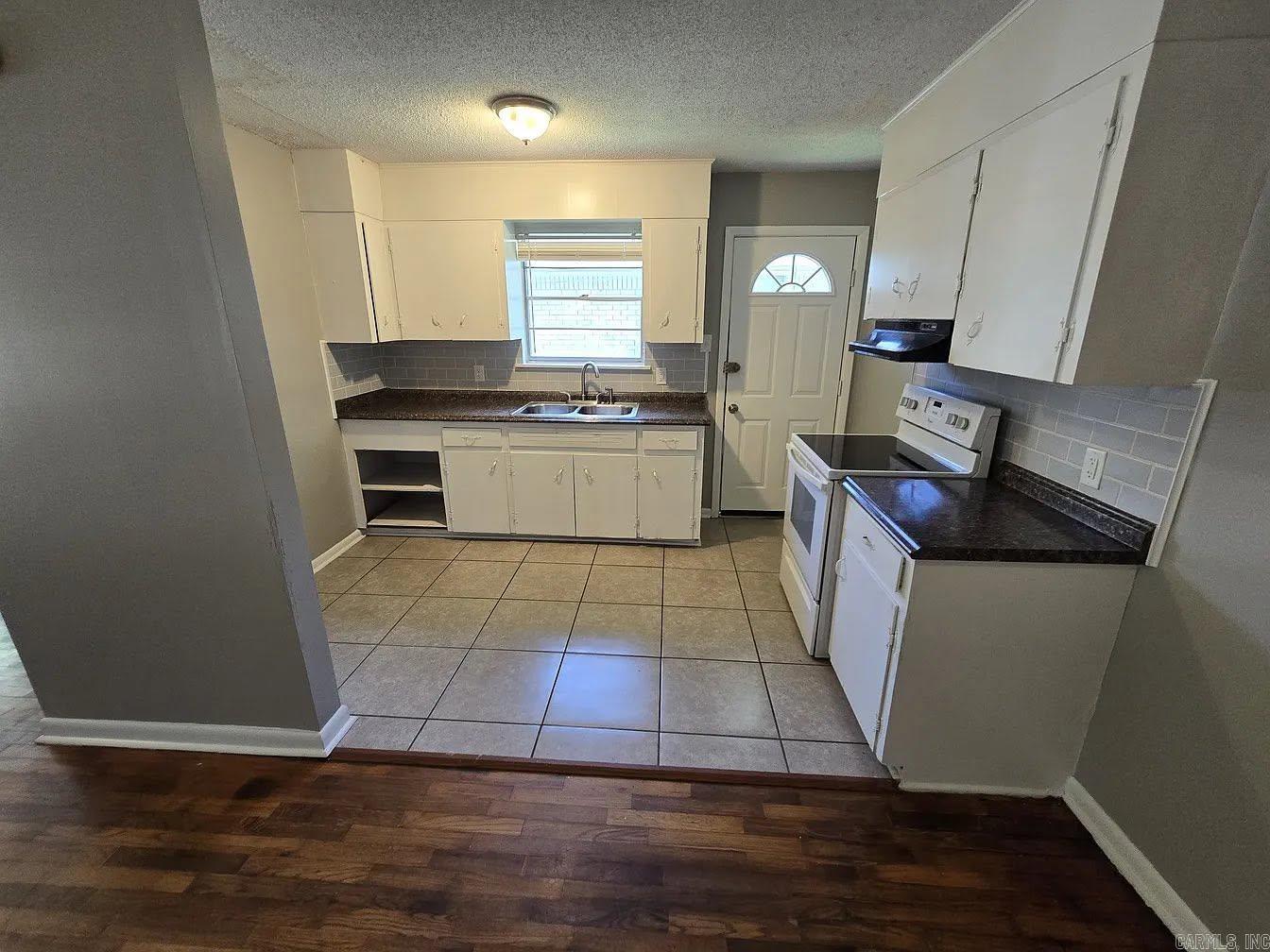 3608 Willow Street Property Photo 3