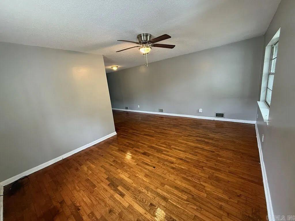 3608 Willow Street Property Photo 9