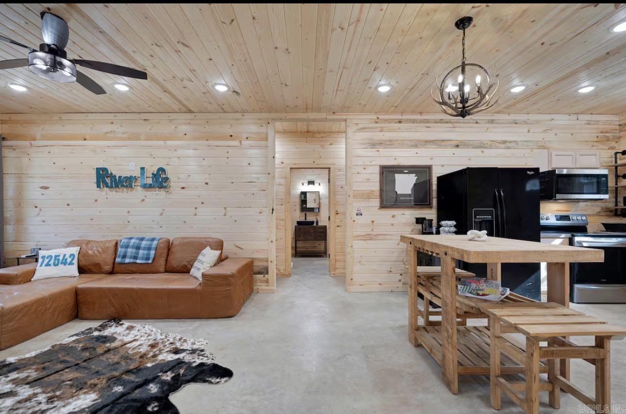 895 Pinterest Road Property Photo 9
