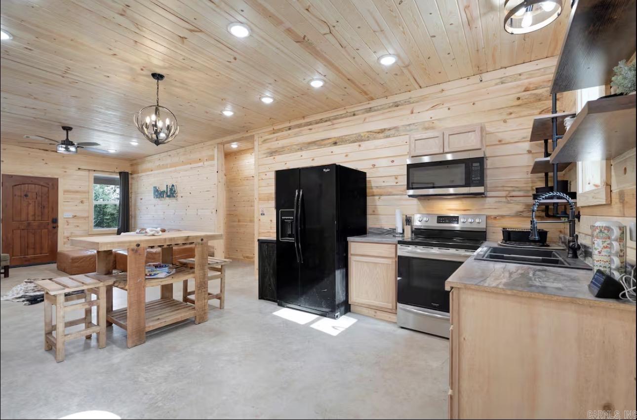 895 Pinterest Road Property Photo 11
