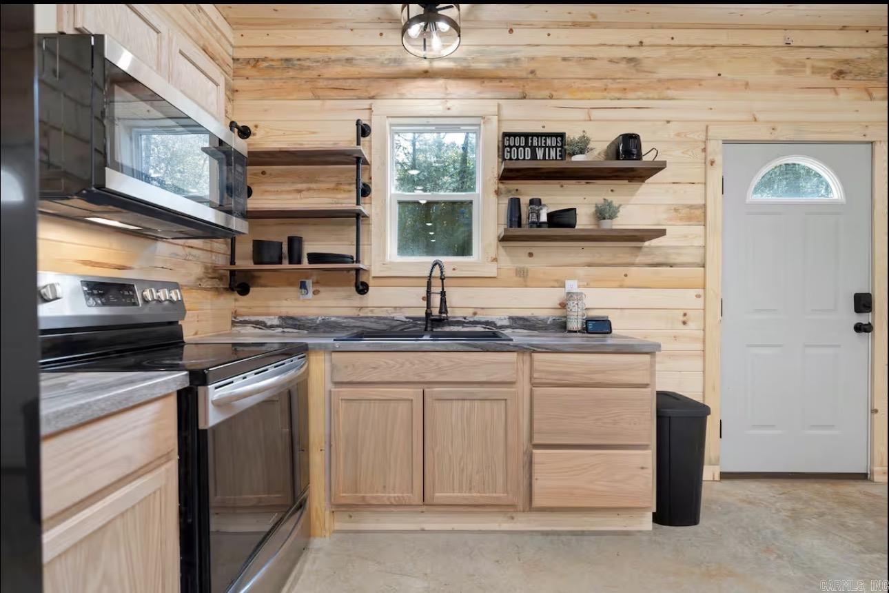895 Pinterest Road Property Photo 12