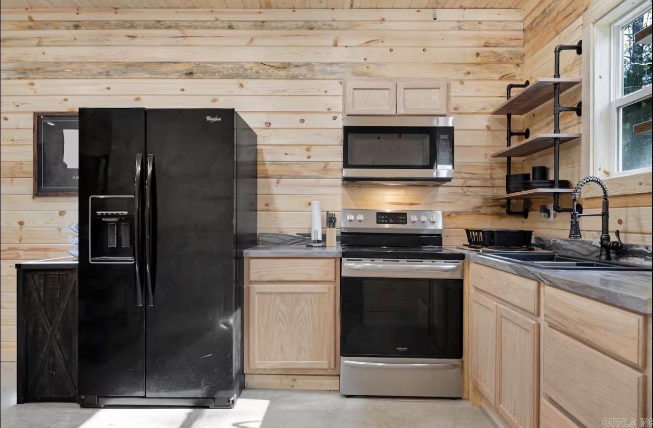 895 Pinterest Road Property Photo 13