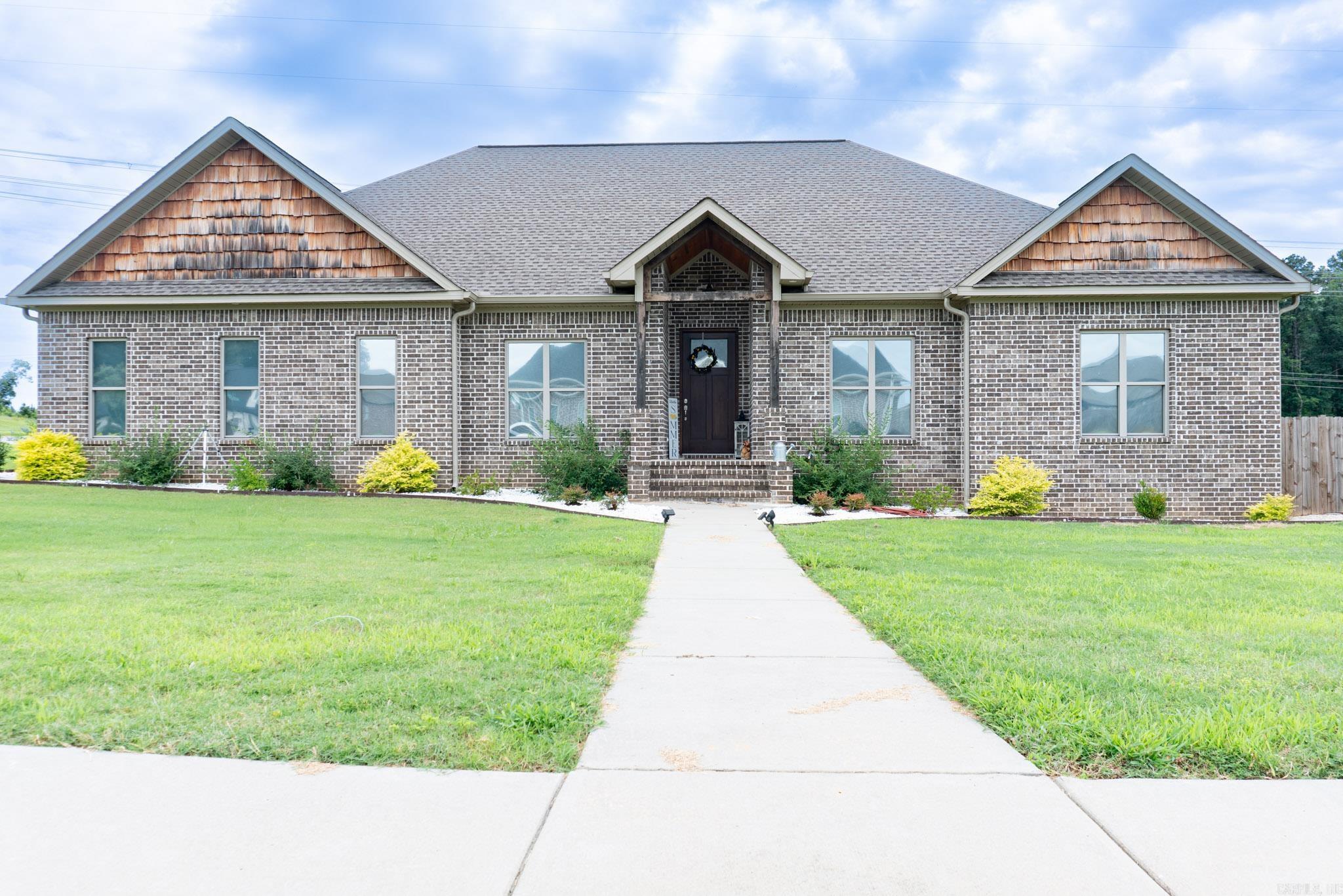 308 Oak Tree South Property Photo 1