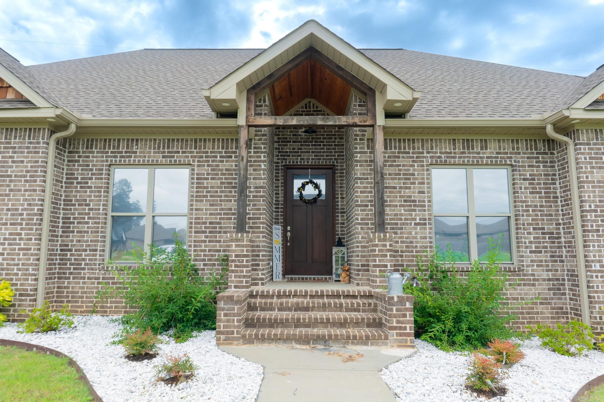 308 Oak Tree South Property Photo 3