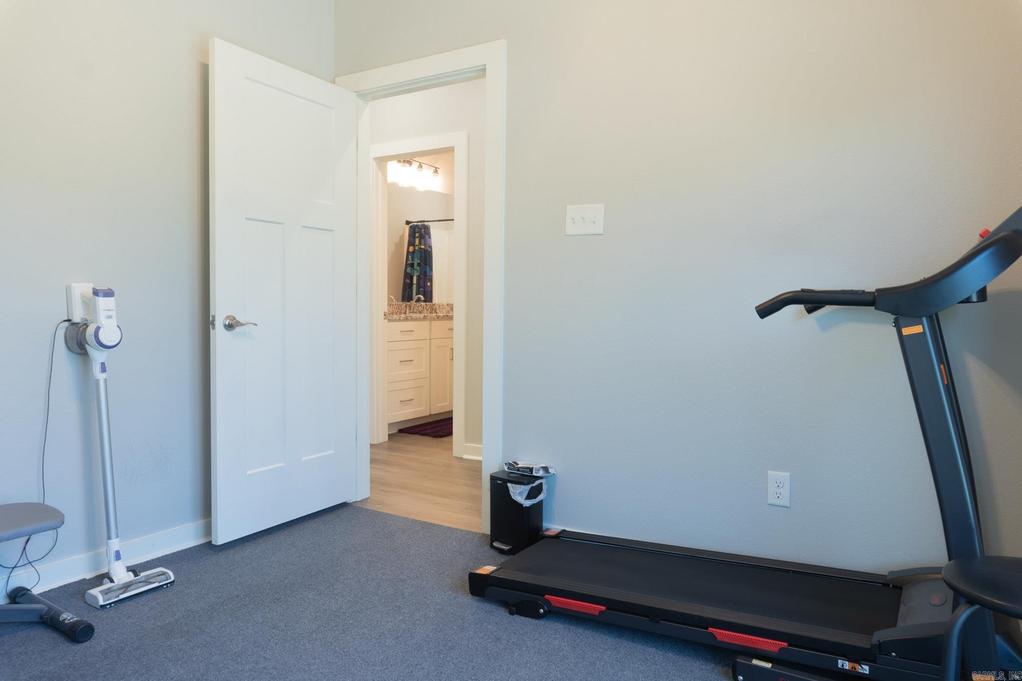 308 Oak Tree South Property Photo 25